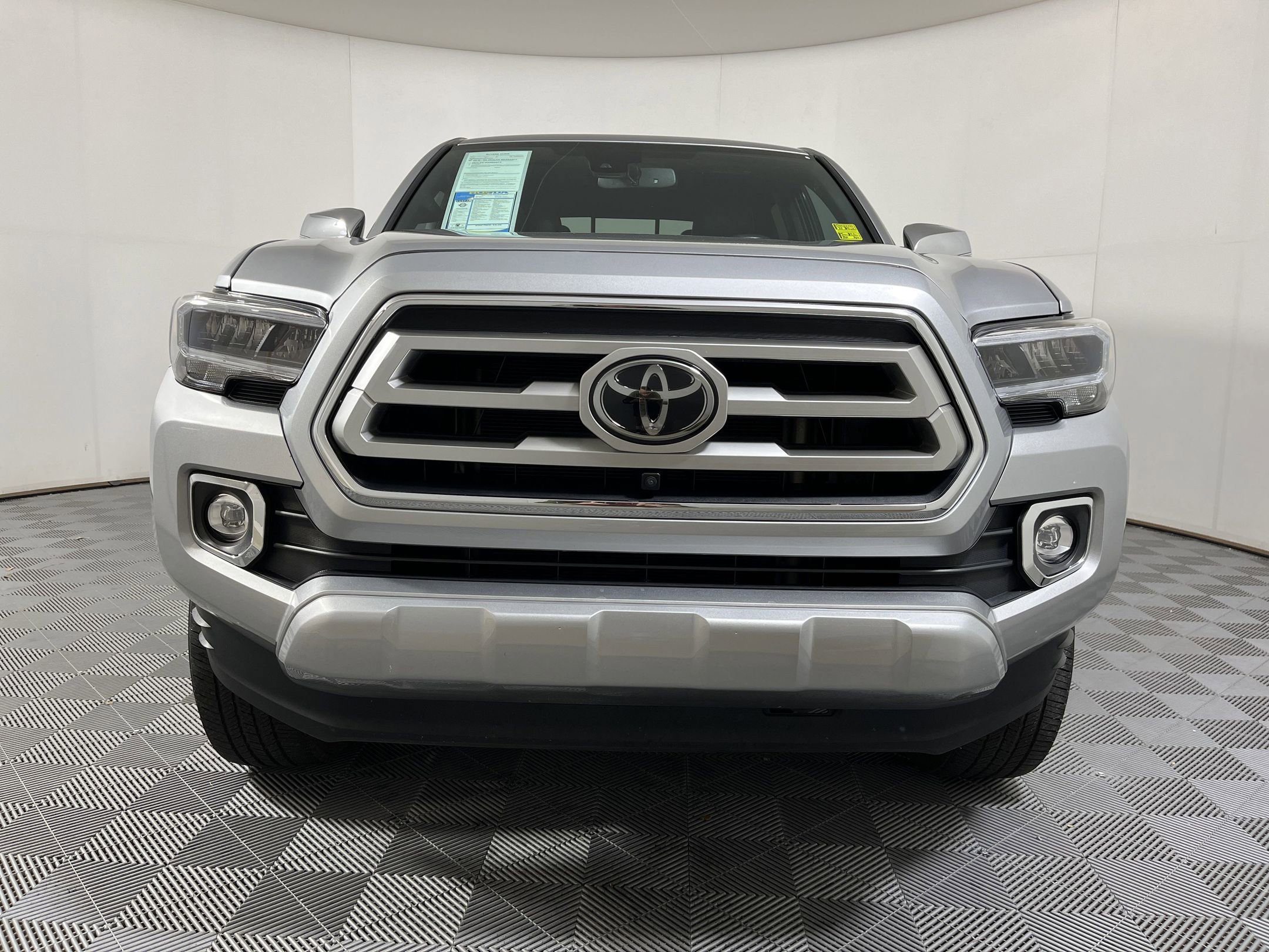 2023 Toyota Tacoma Limited photo 3