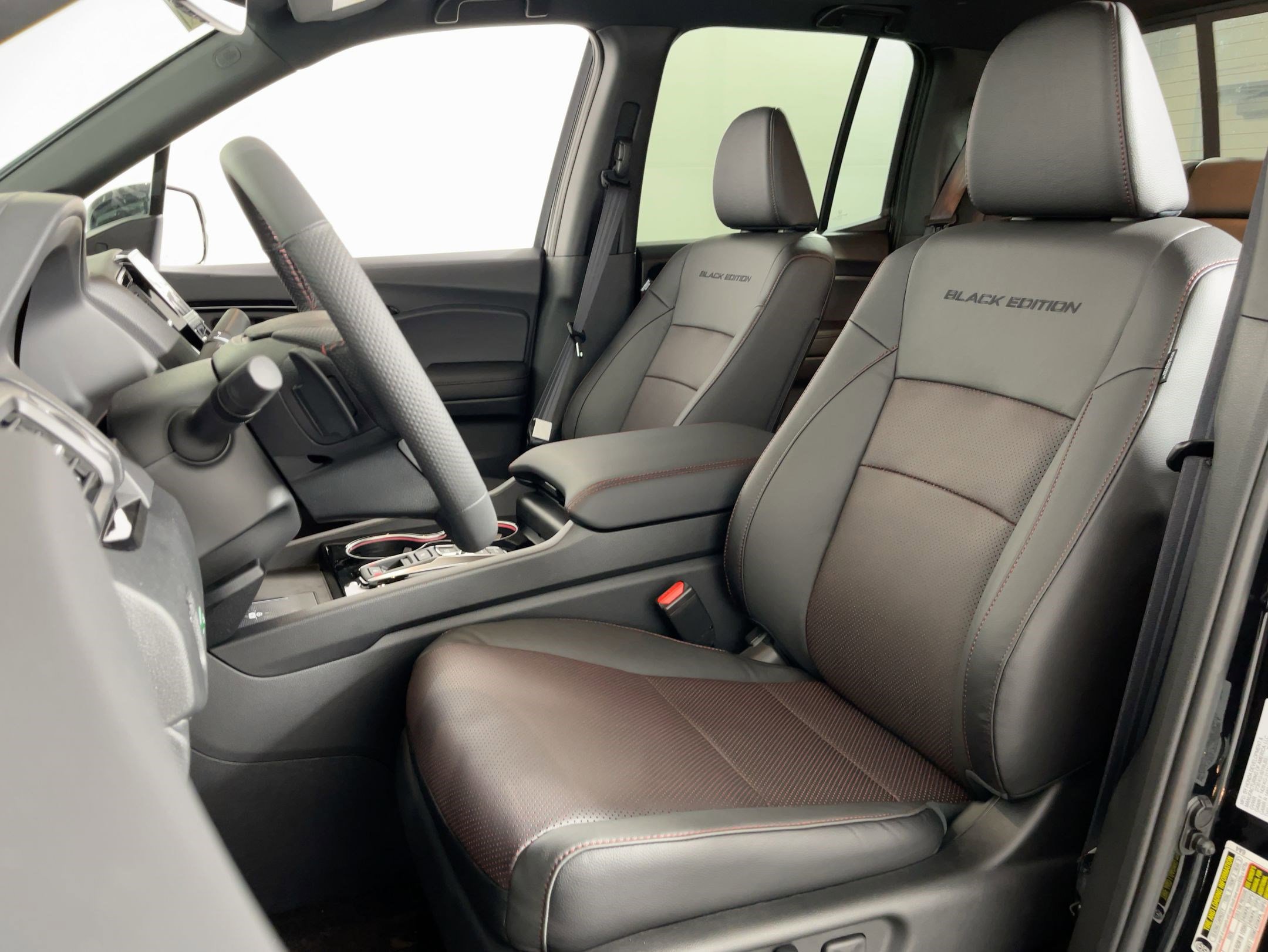 2026 Honda Ridgeline Black Edition photo 2