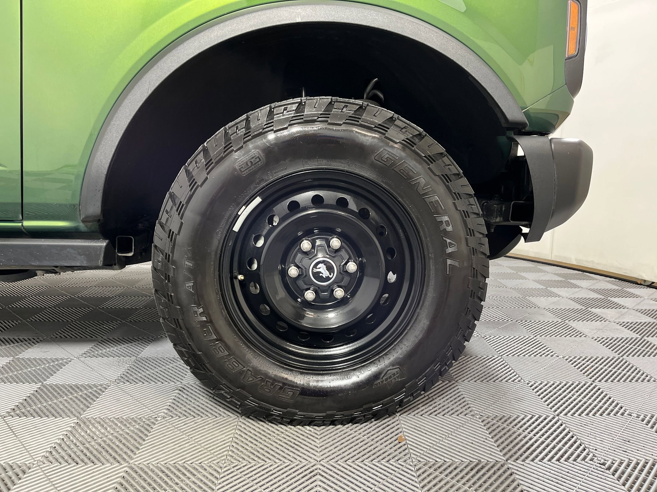 2022 Ford Bronco Black Diamond photo 2