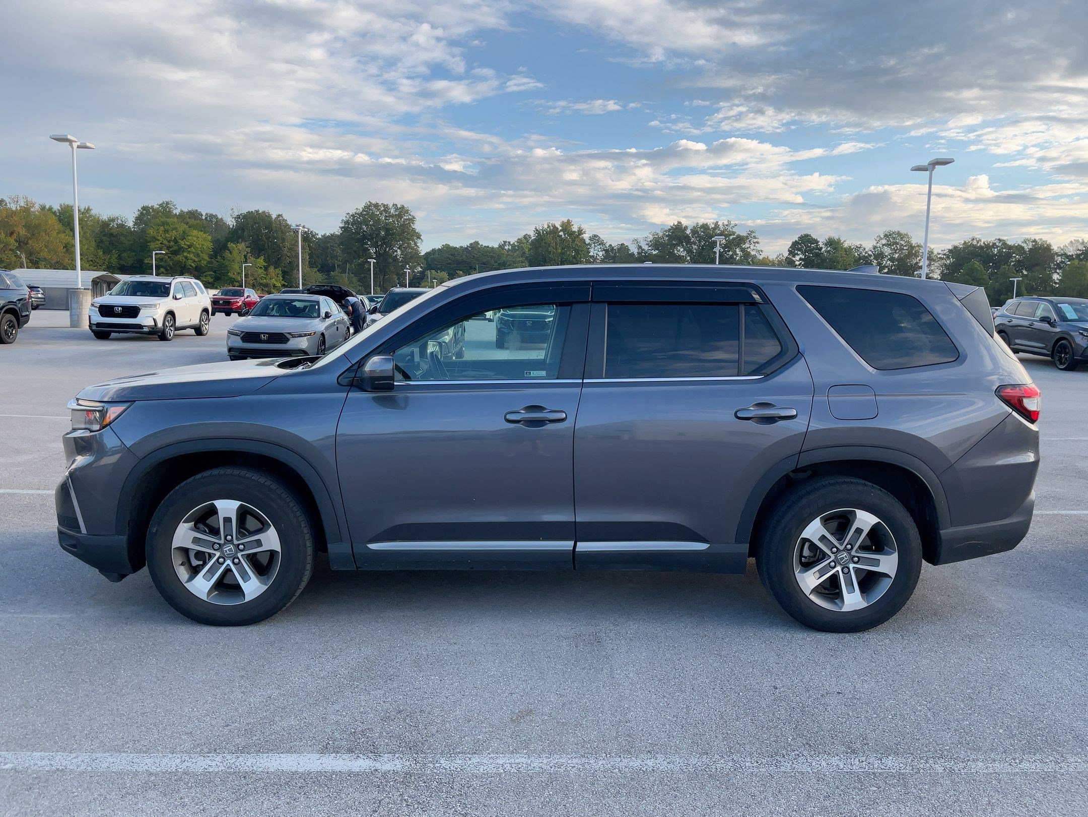 2024 Honda Pilot EX-L photo 2