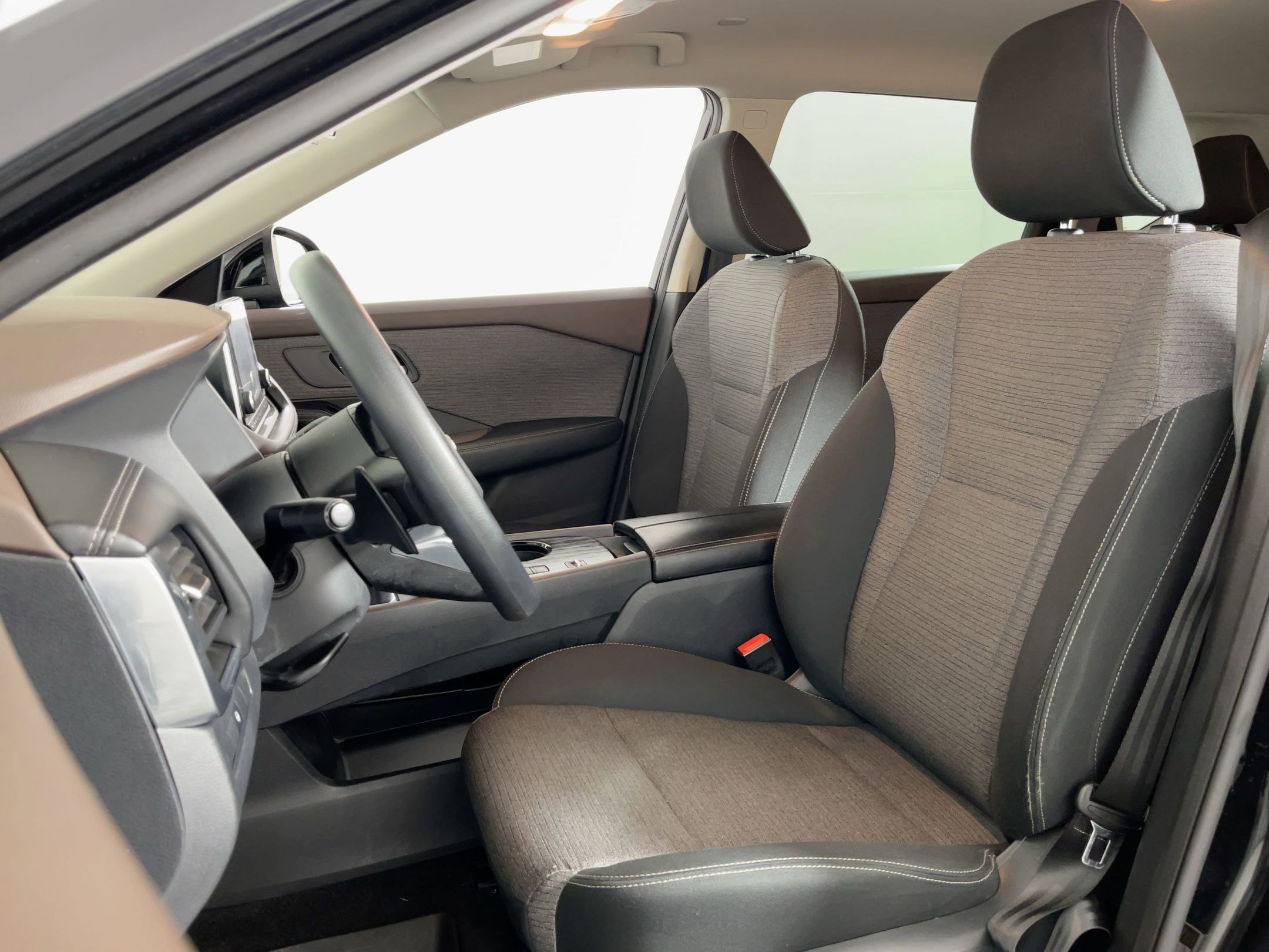 2023 Nissan Rogue SV photo 3