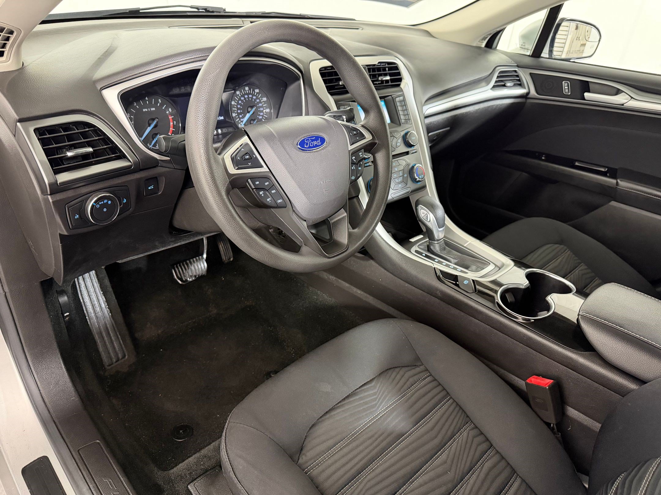 Fusion SE Sedan