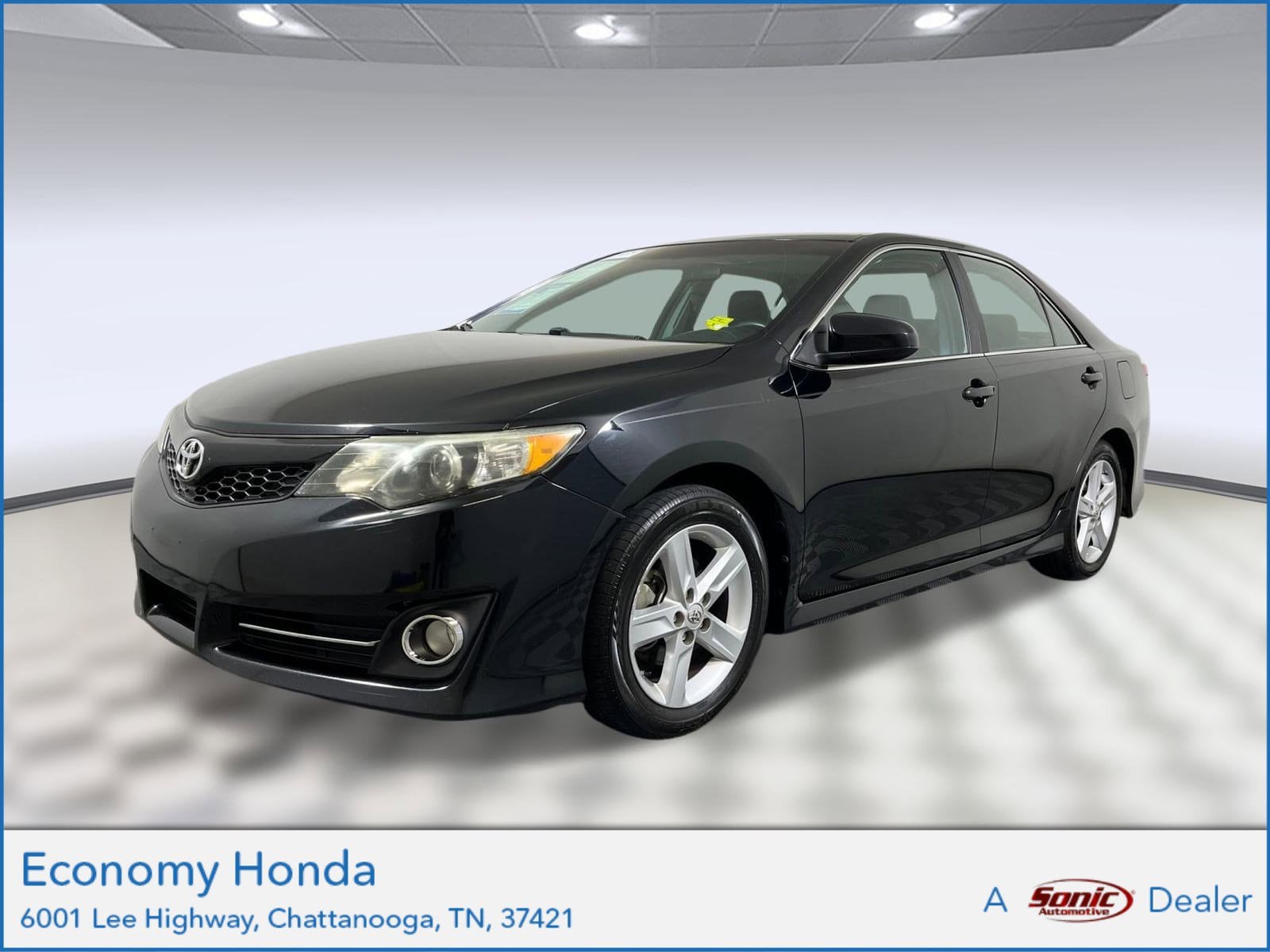 2013 Toyota Camry SE's photo