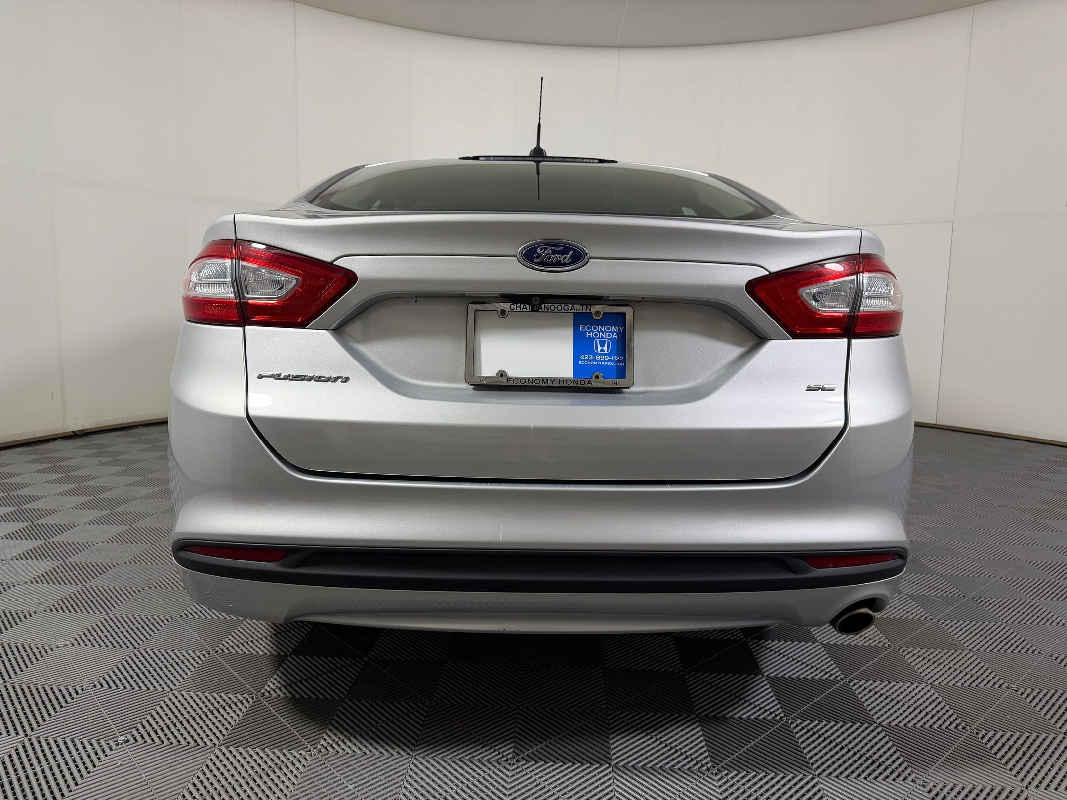 Fusion SE Sedan