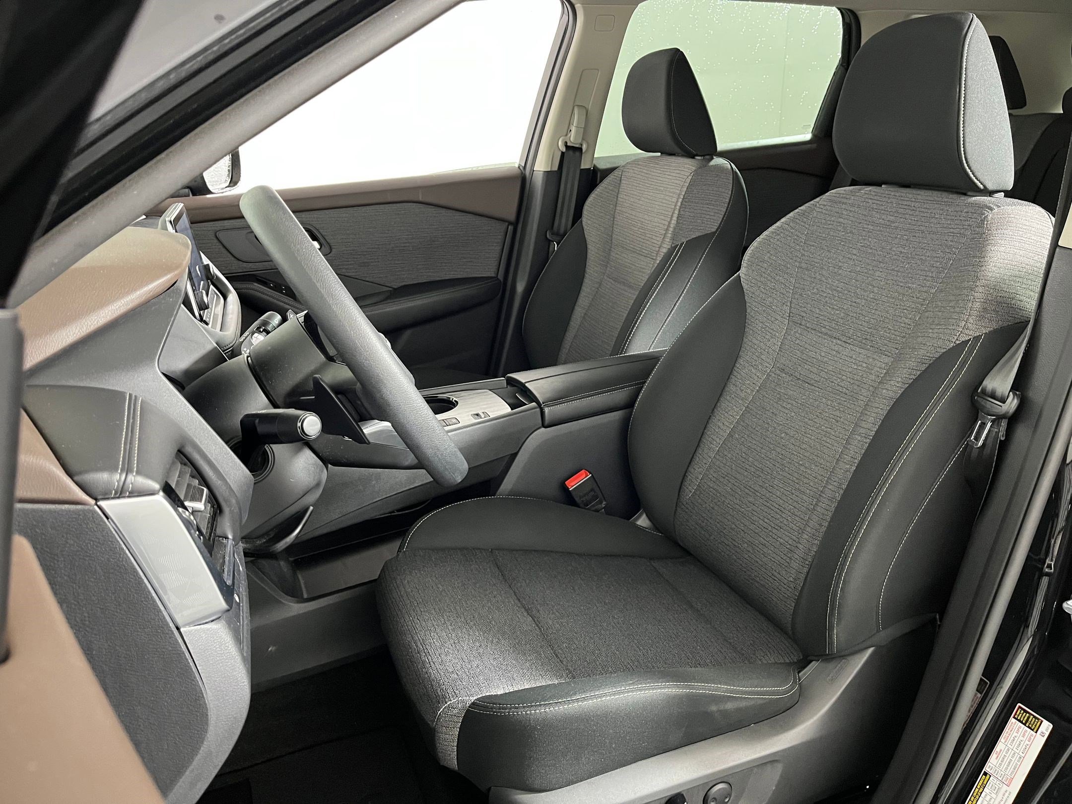 2023 Nissan Rogue SV photo 3