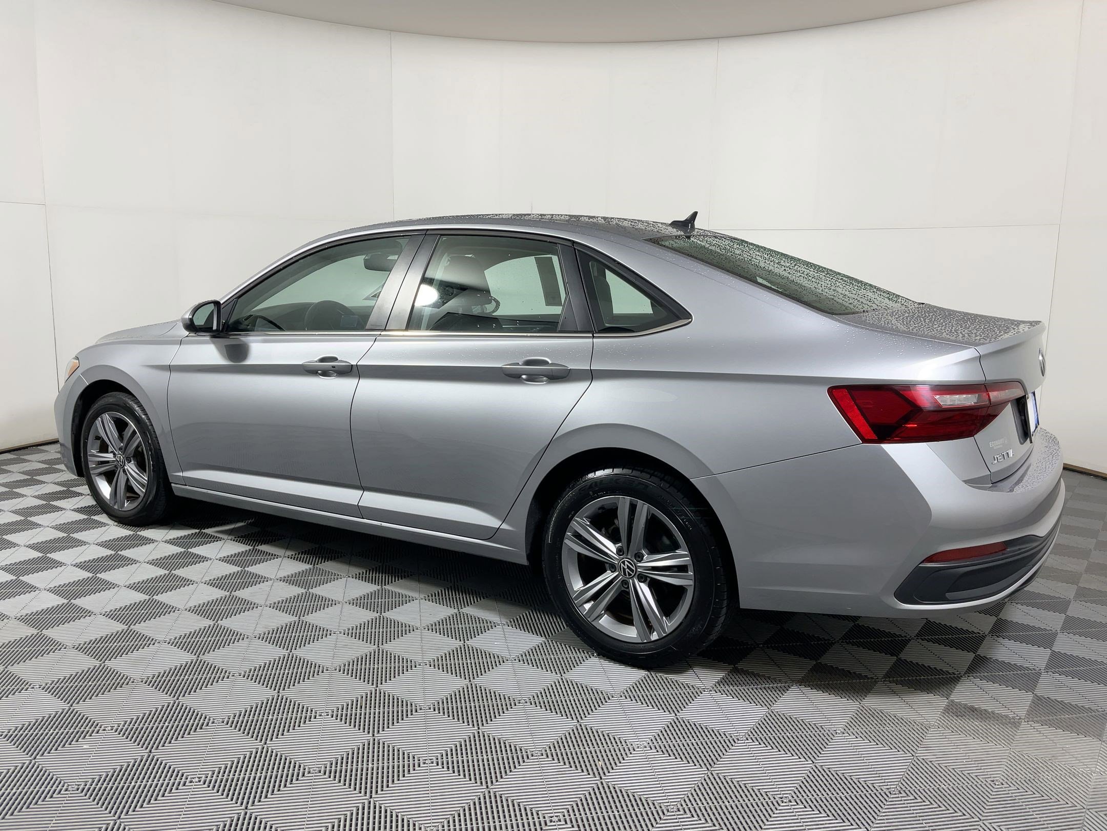 2024 Volkswagen Jetta SE photo 2