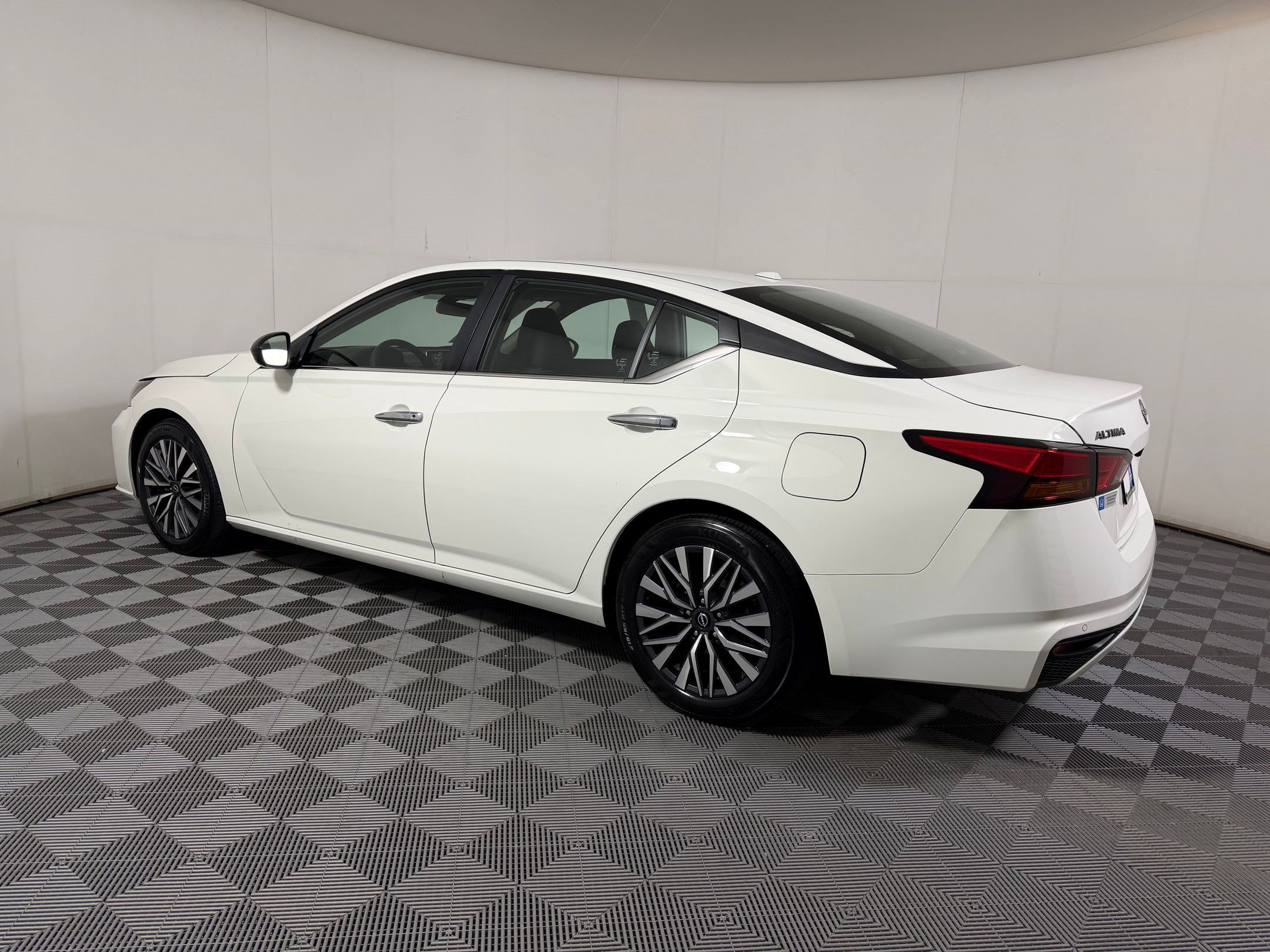 2025 Nissan Altima SV - Photo 22