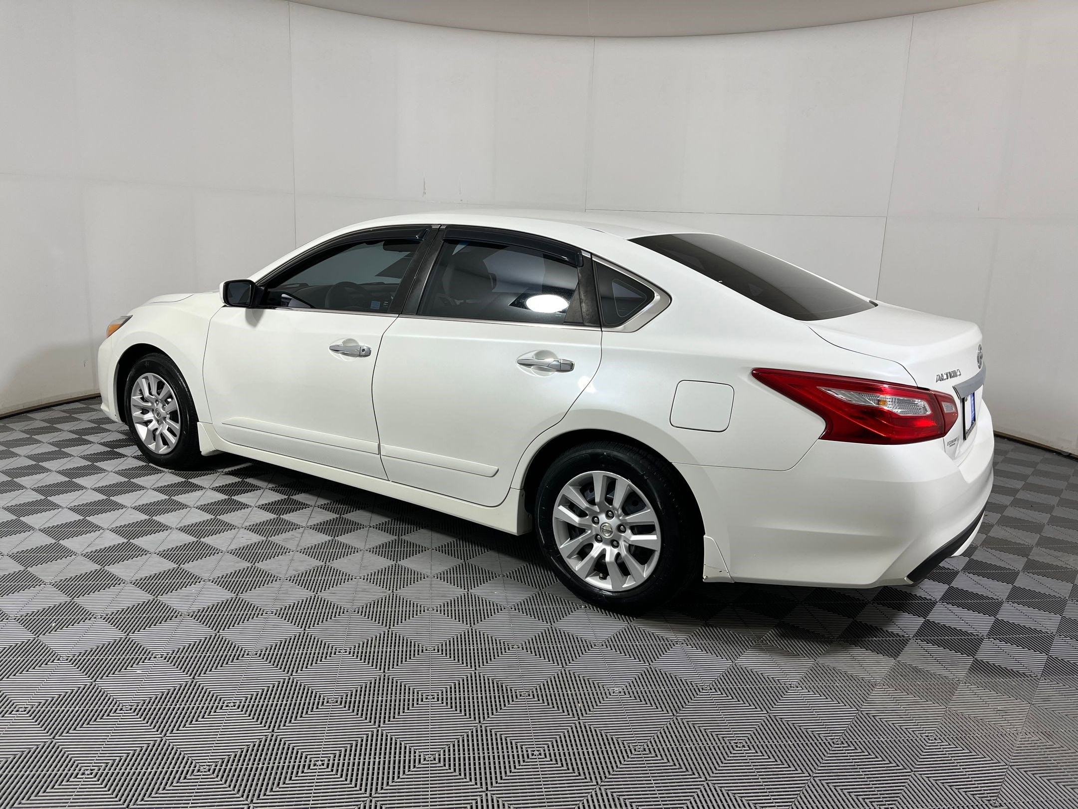 Used 2016 Nissan Altima S with VIN 1N4AL3AP0GN356279 for sale in Chattanooga, TN