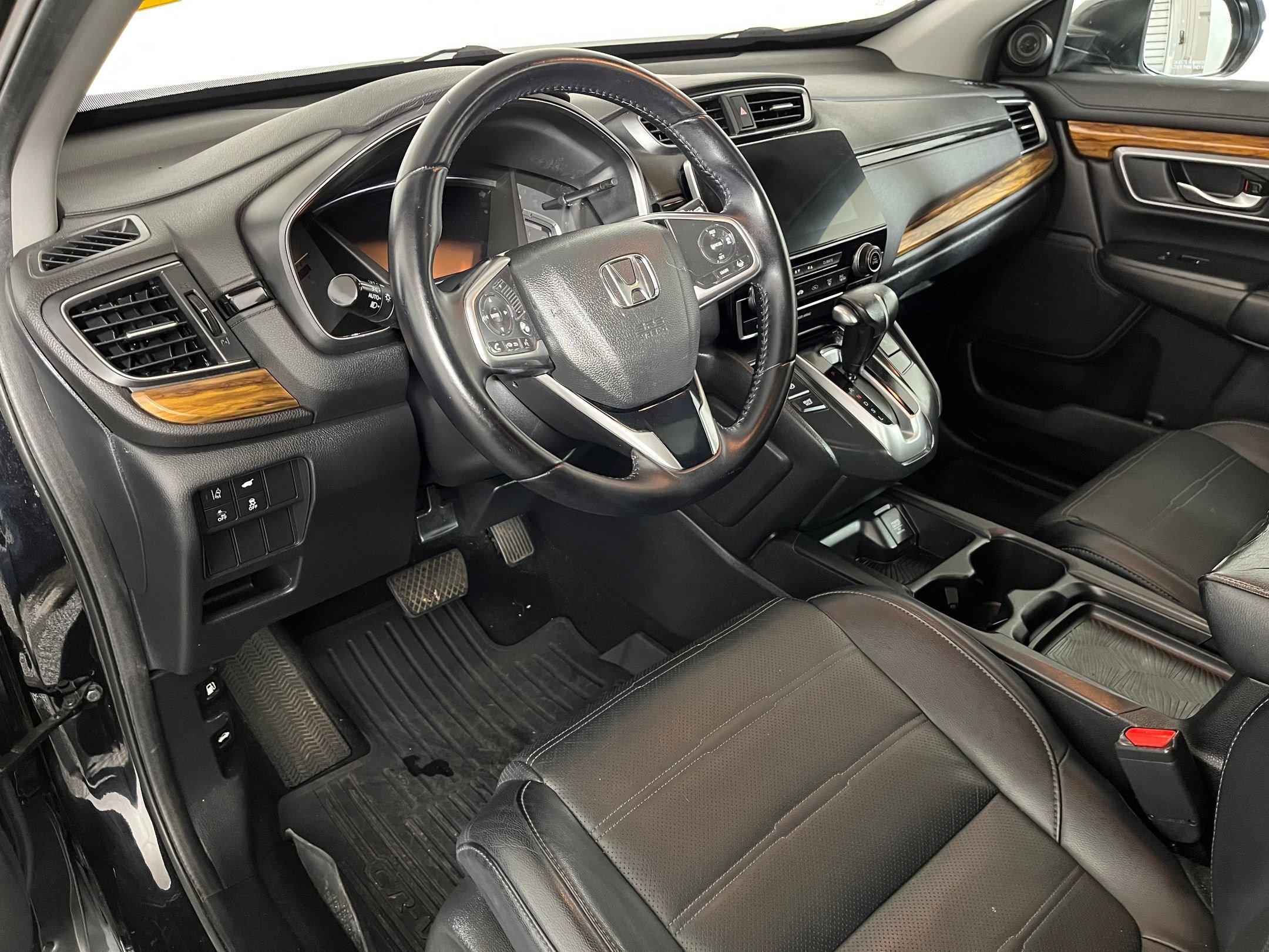 2017 Honda CR-V Touring photo 3