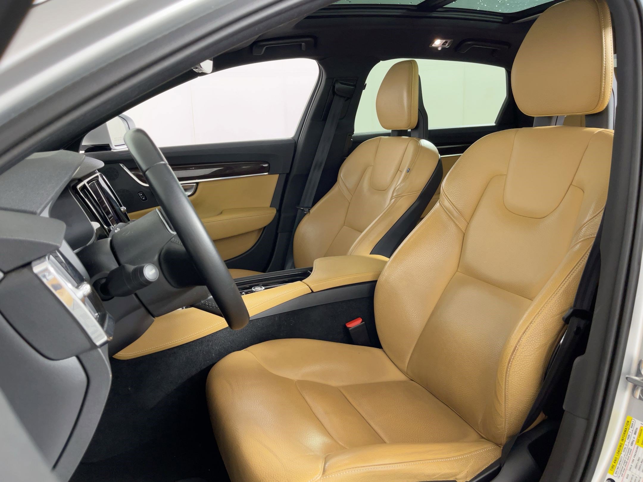 2018 Volvo S90 Momentum photo 4