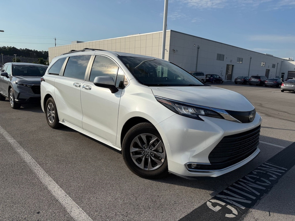 Used 2023 Toyota Sienna XLE Van Passenger Van