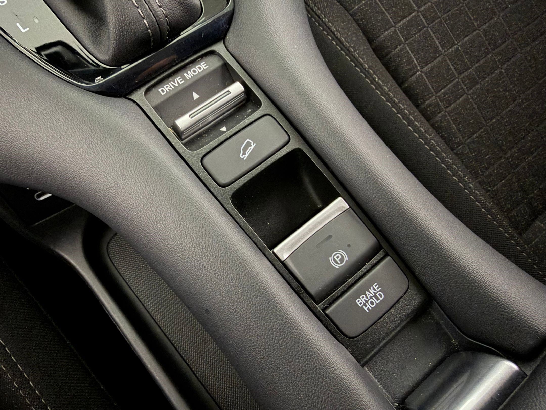 2025 Honda HR-V LX - Photo 23