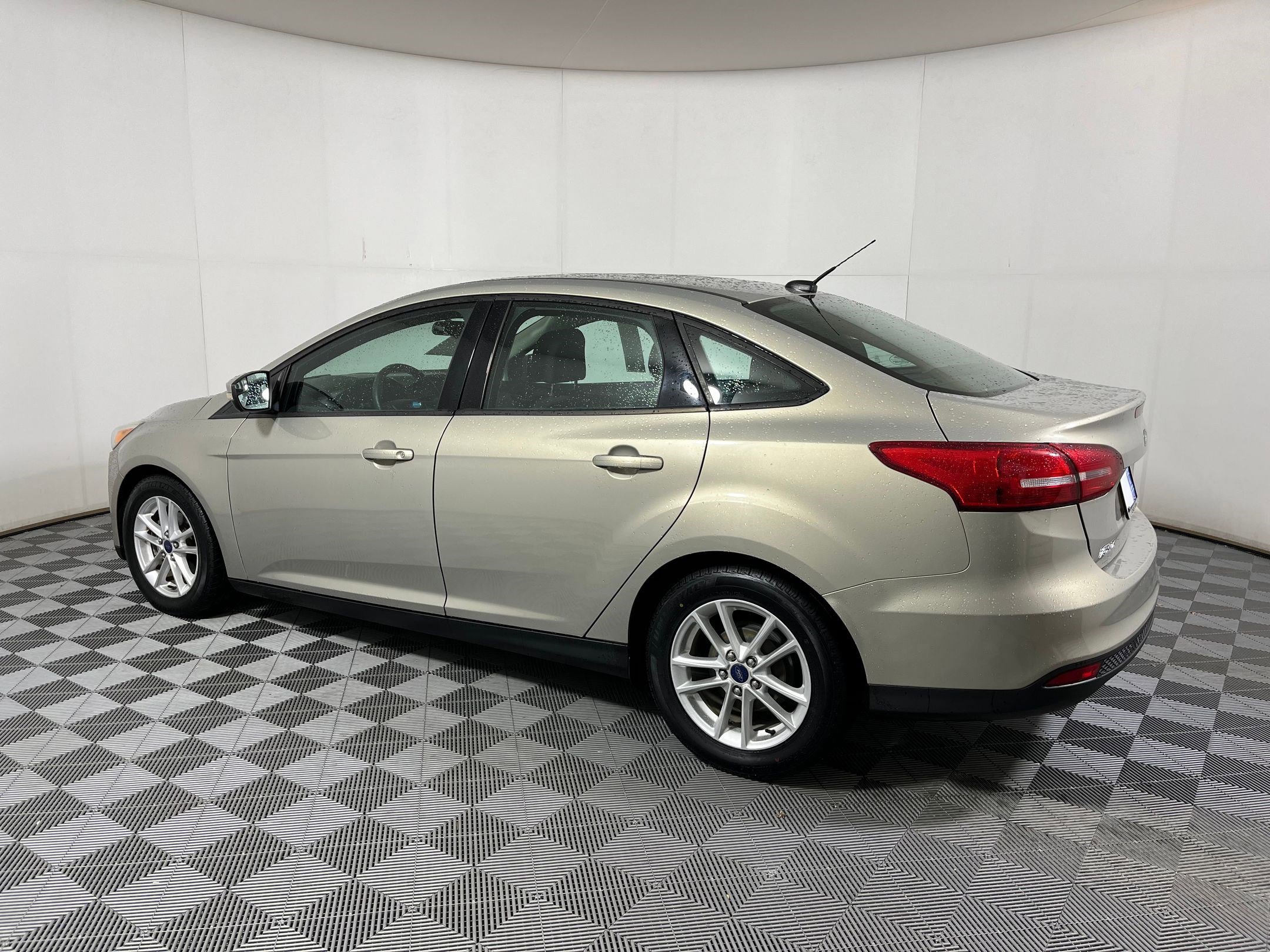2015 Ford Focus SE photo 2