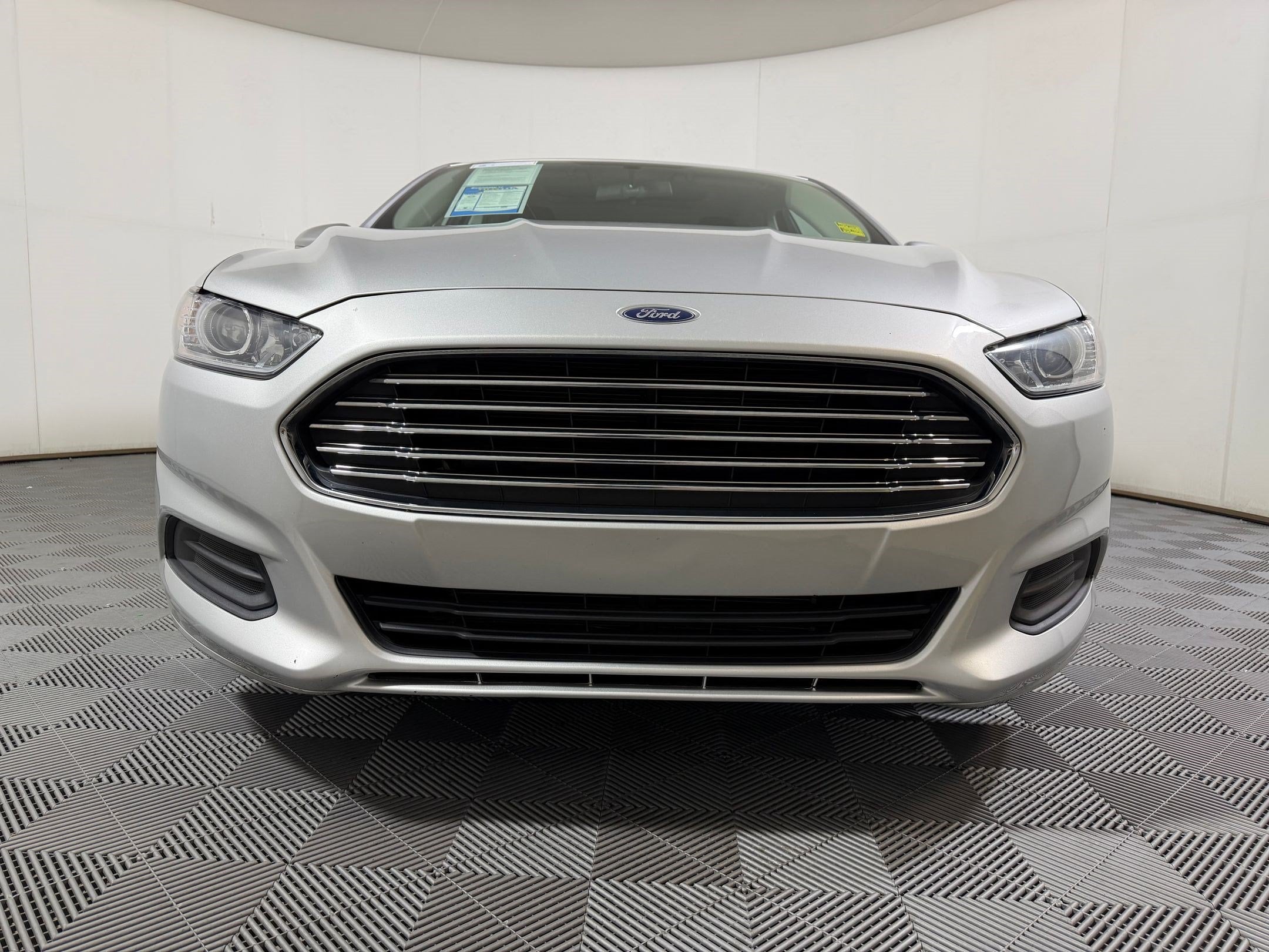 Fusion SE Sedan