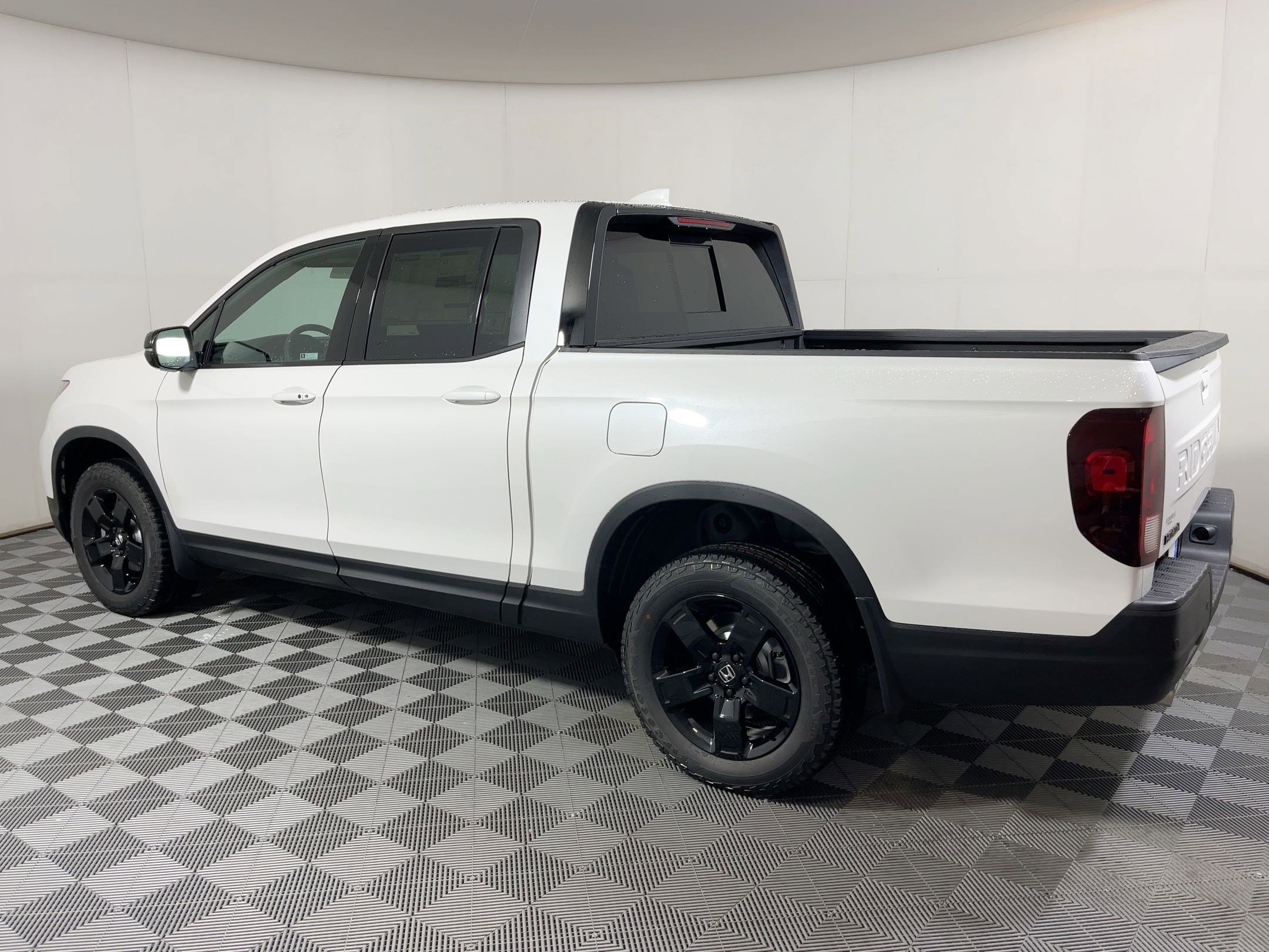 2026 Honda Ridgeline Black Edition photo 2