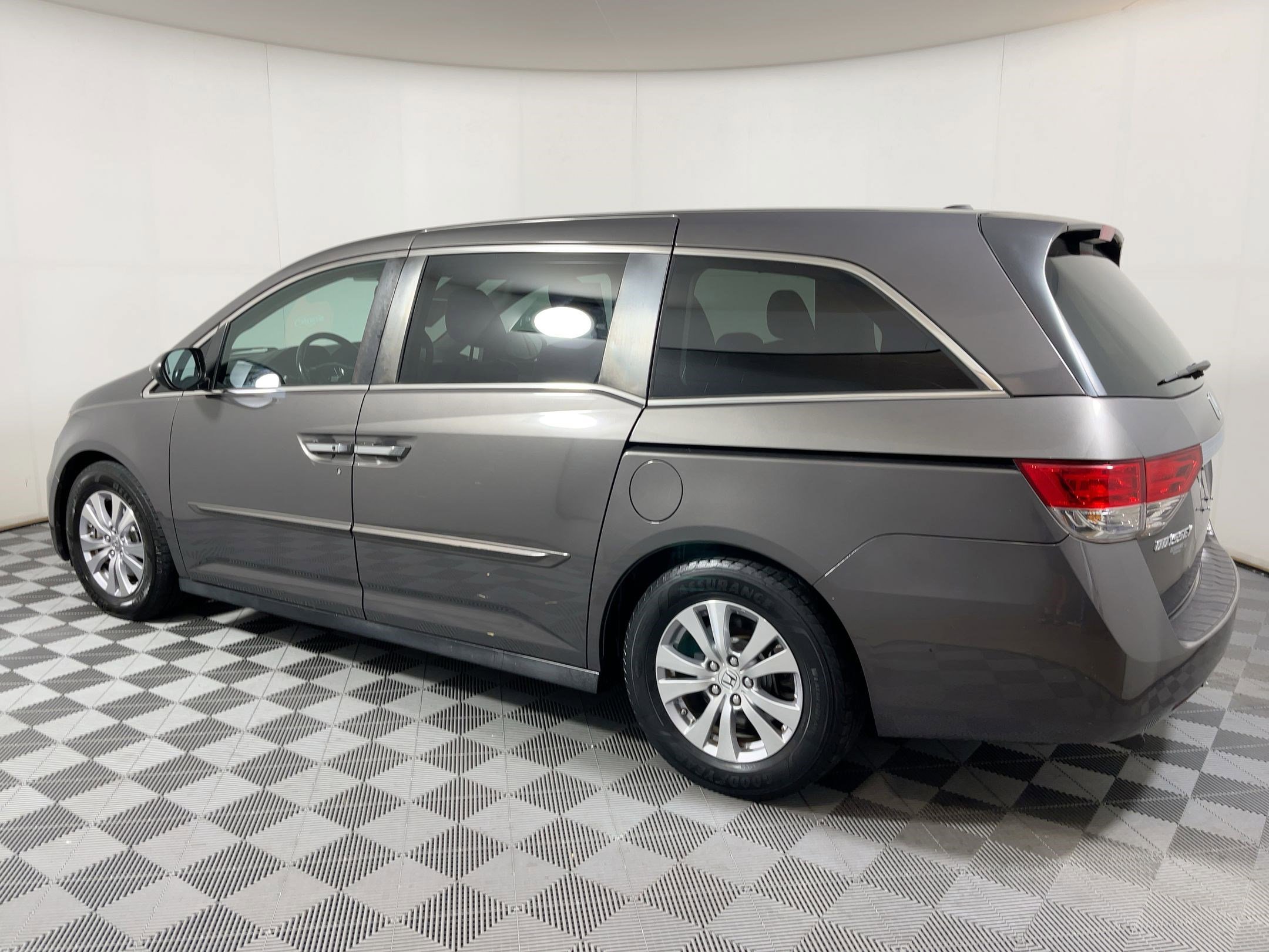 2016 Honda Odyssey EX-L photo 2