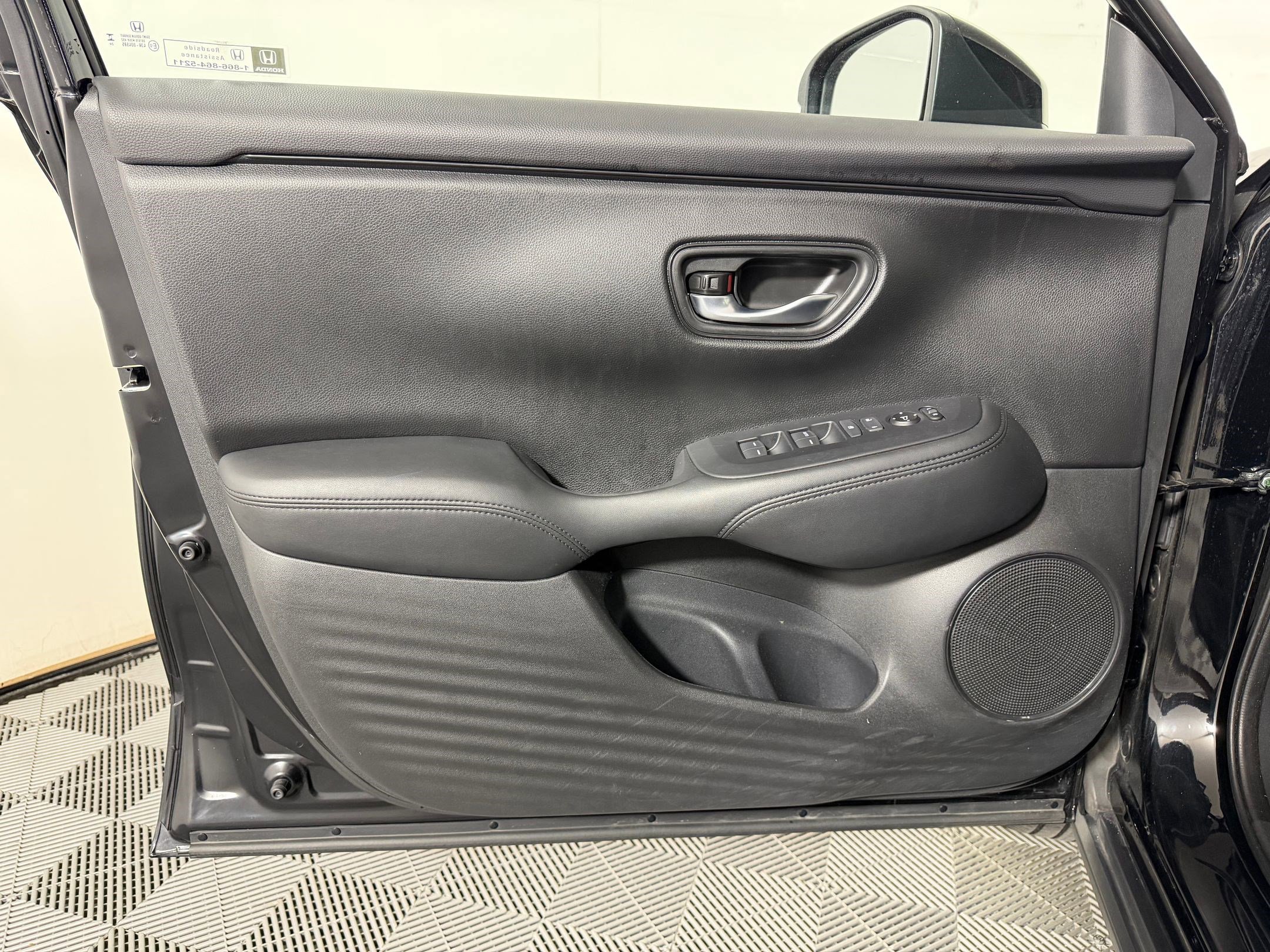 2025 Honda HR-V LX - Photo 17