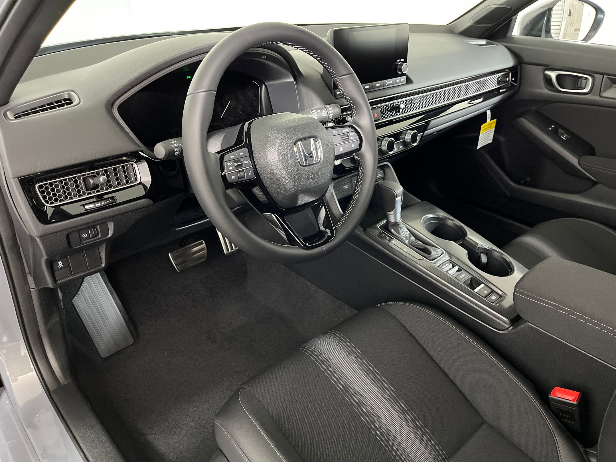 2026 Honda Civic Sport Hatchback photo 2