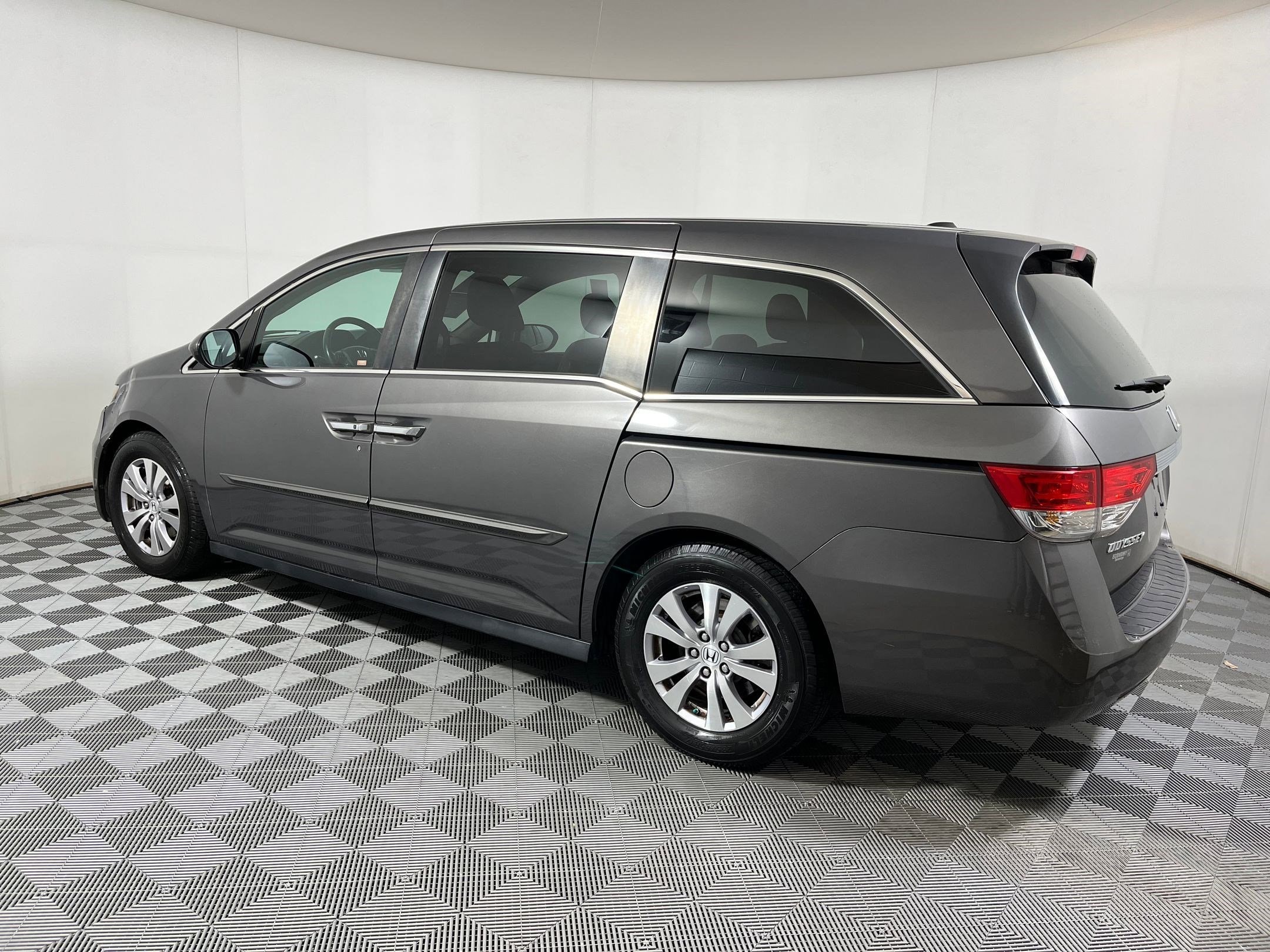Used 2015 Honda Odyssey EX-L with VIN 5FNRL5H6XFB045865 for sale in Chattanooga, TN