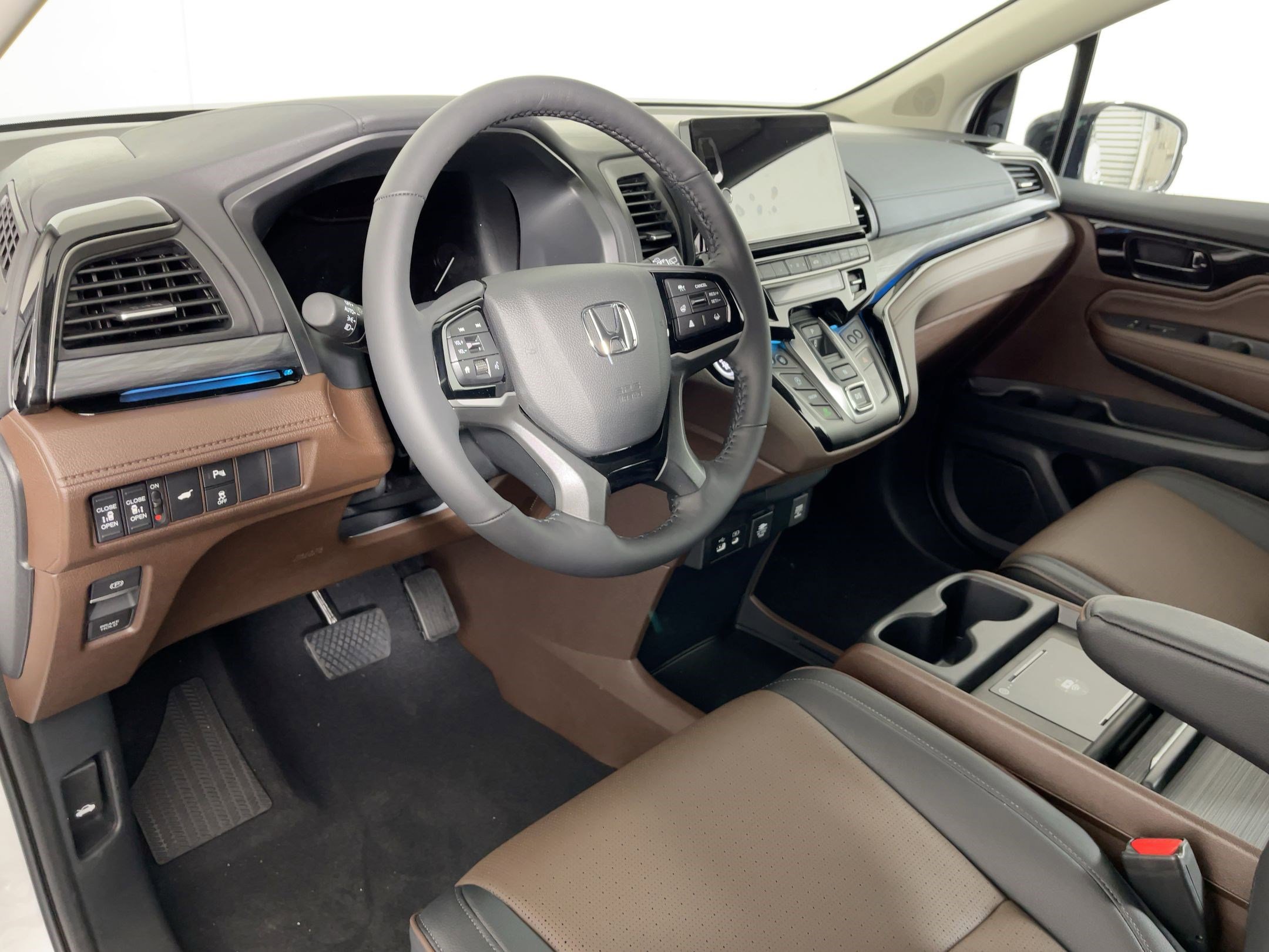 2026 Honda Odyssey Elite photo 3