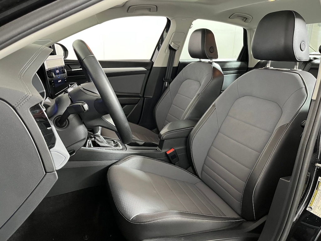 Used 2025 Volkswagen Jetta SE Sedan