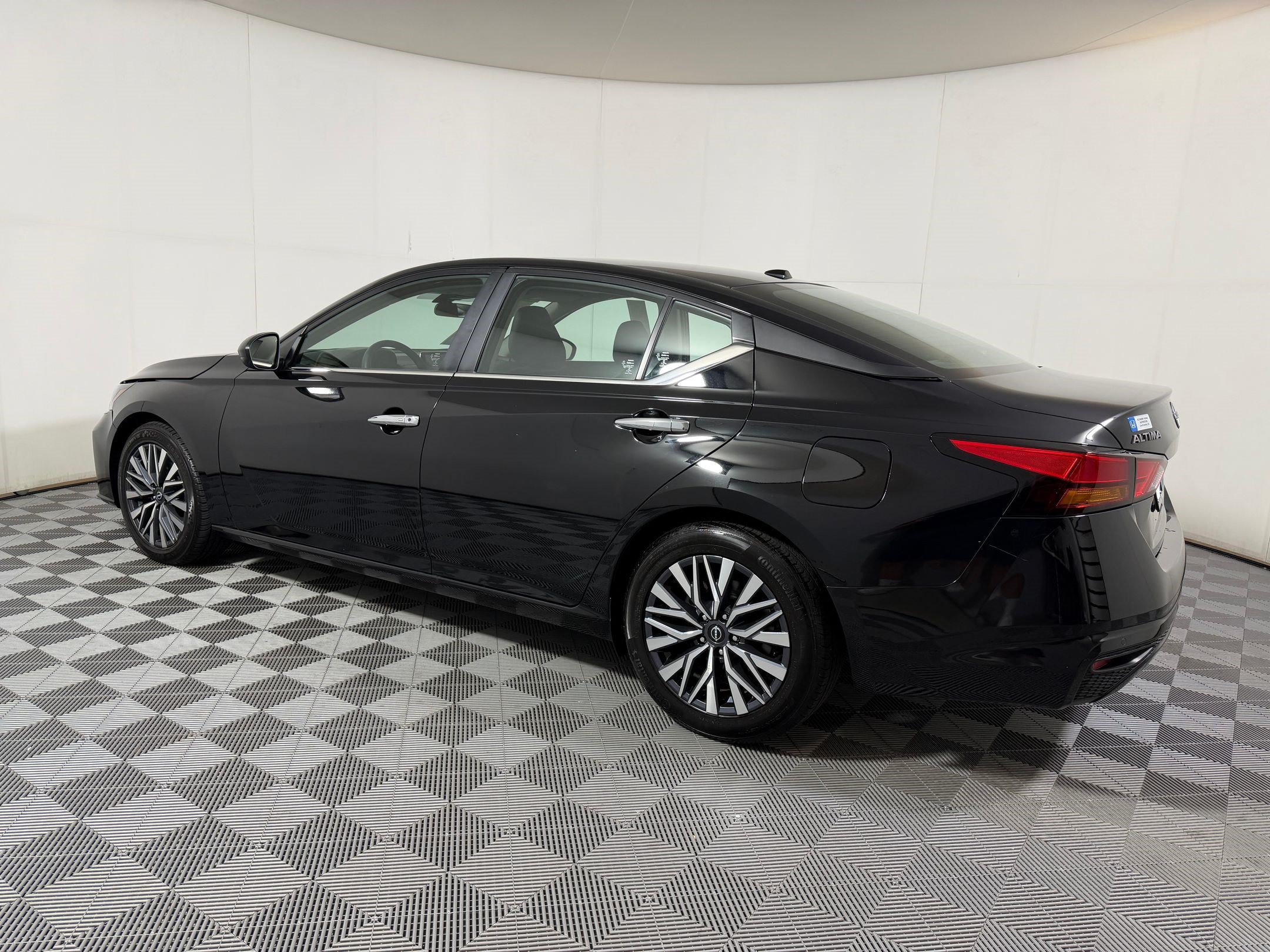 2025 Nissan Altima SV - Photo 22