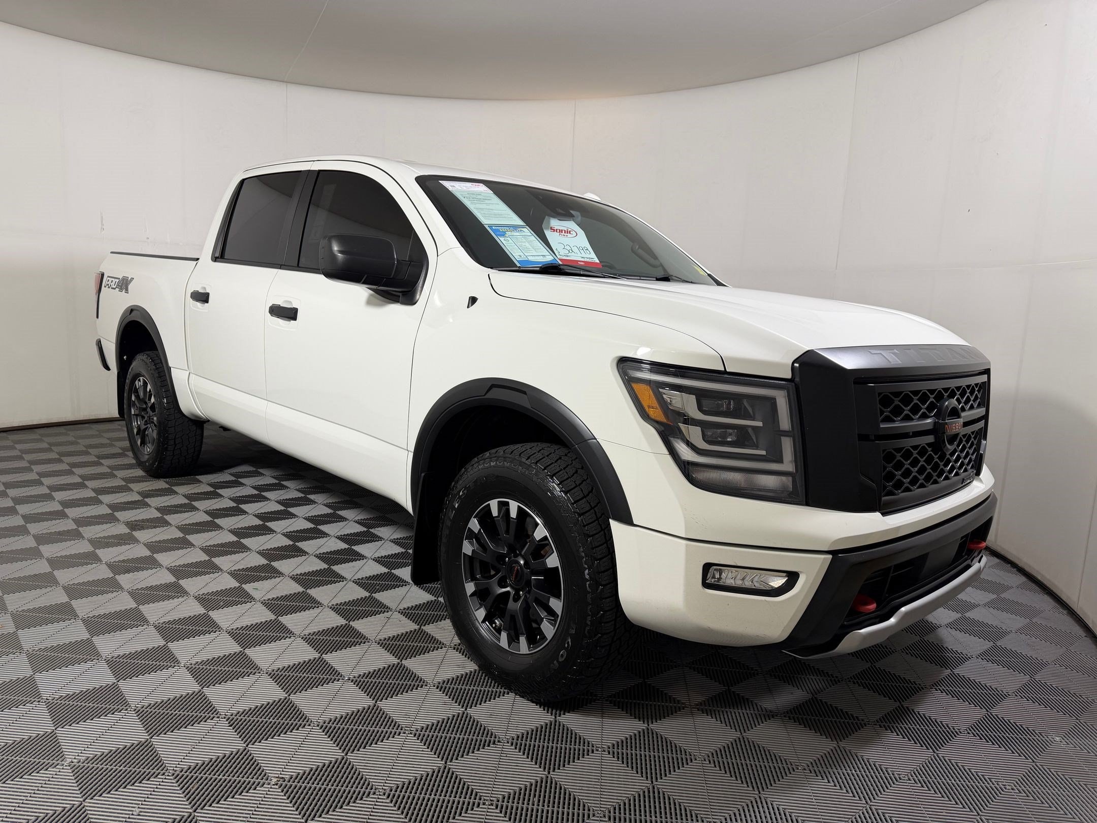 Titan PRO-4X Truck Crew Cab