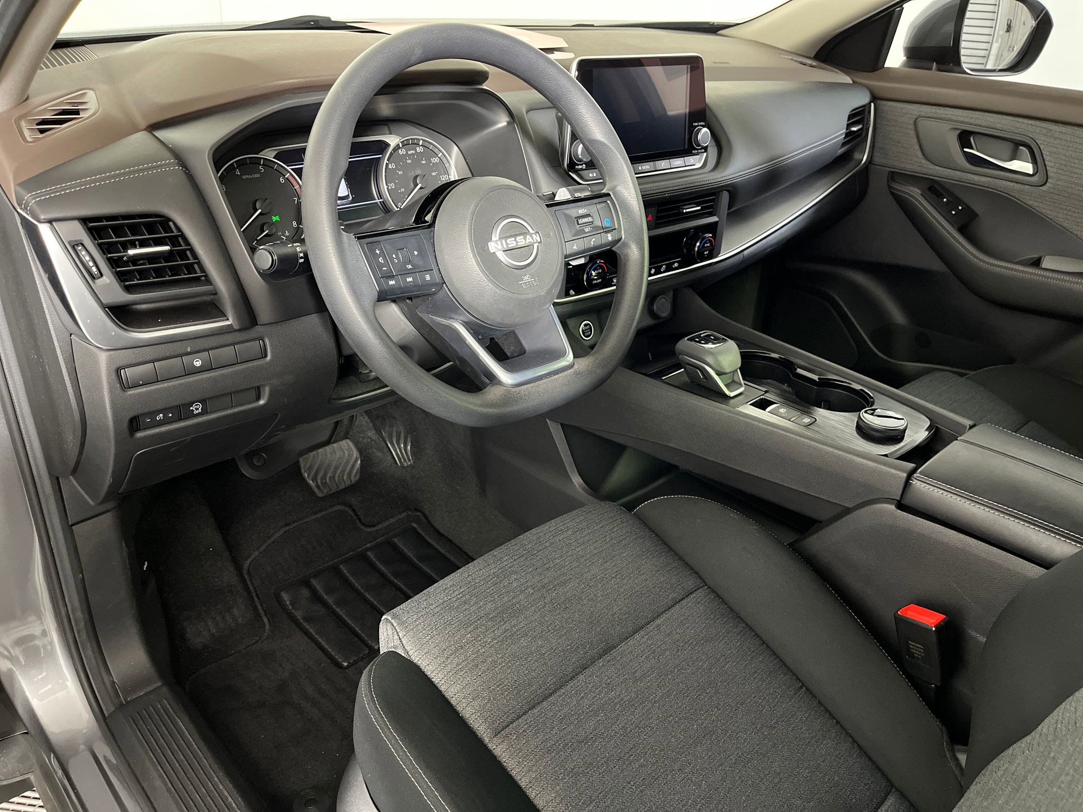 2023 Nissan Rogue SV photo 3
