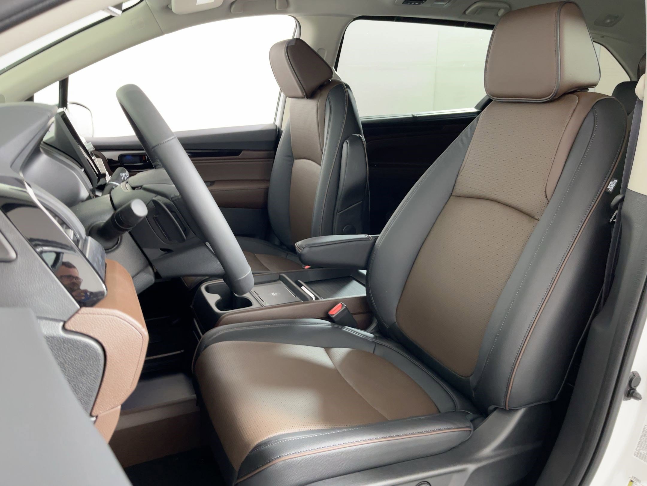 2026 Honda Odyssey Elite photo 4