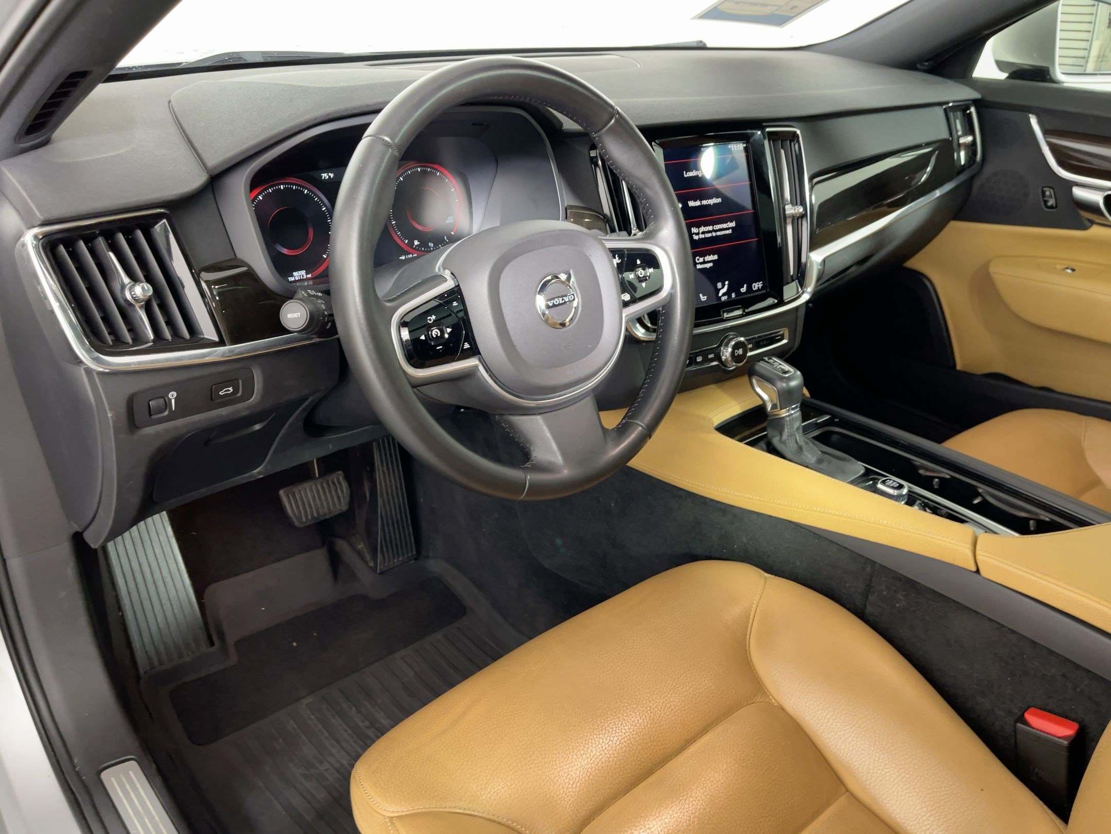 2018 Volvo S90 Momentum photo 3