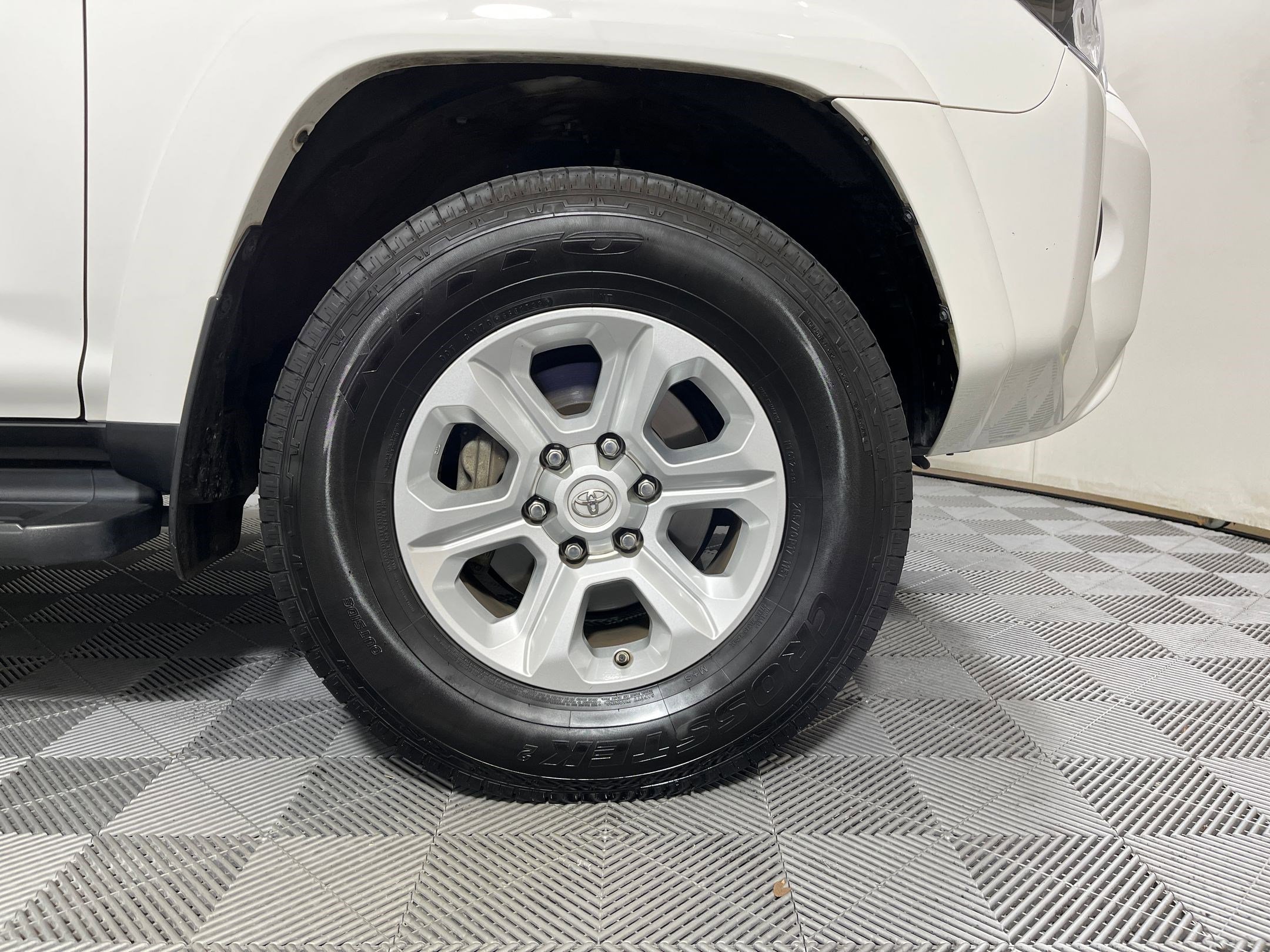 2021 Toyota 4Runner SR5 photo 2