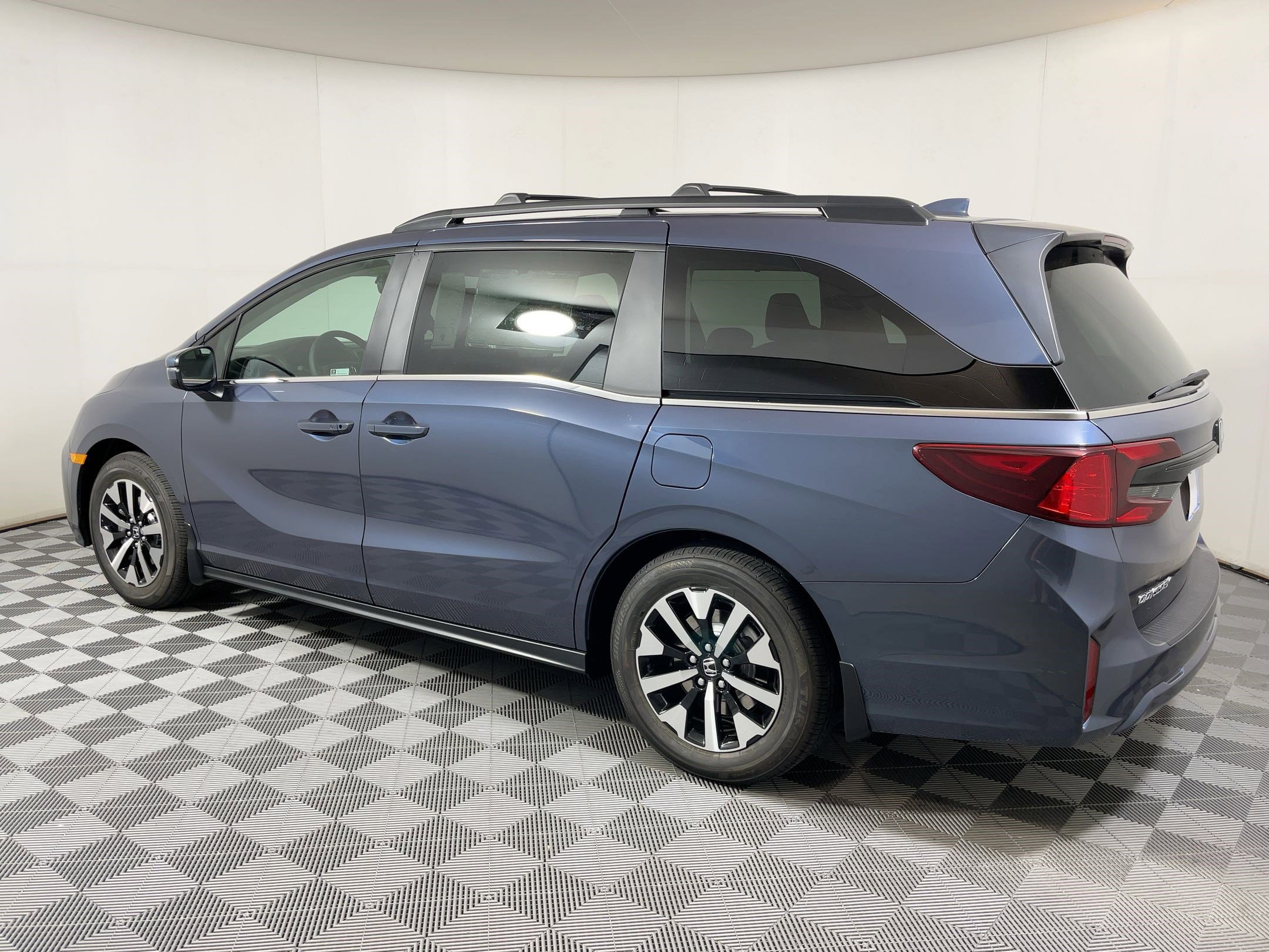 2026 Honda Odyssey EX-L photo 2