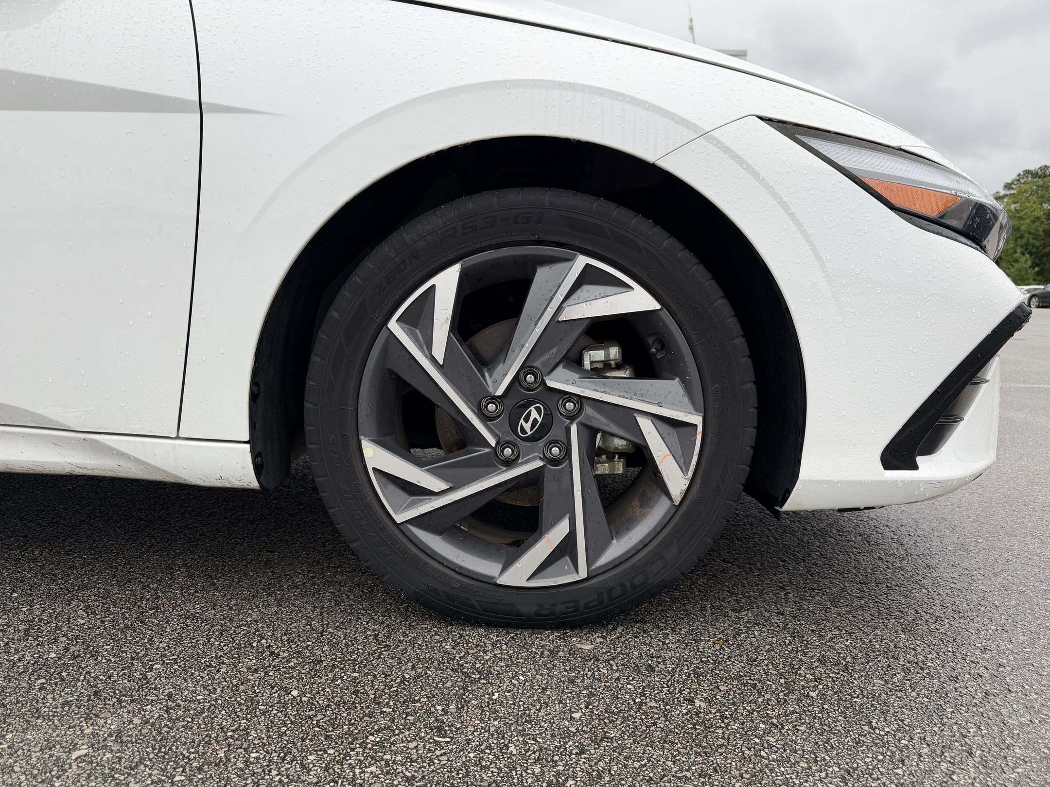 2025 Hyundai Elantra Limited - Photo 8