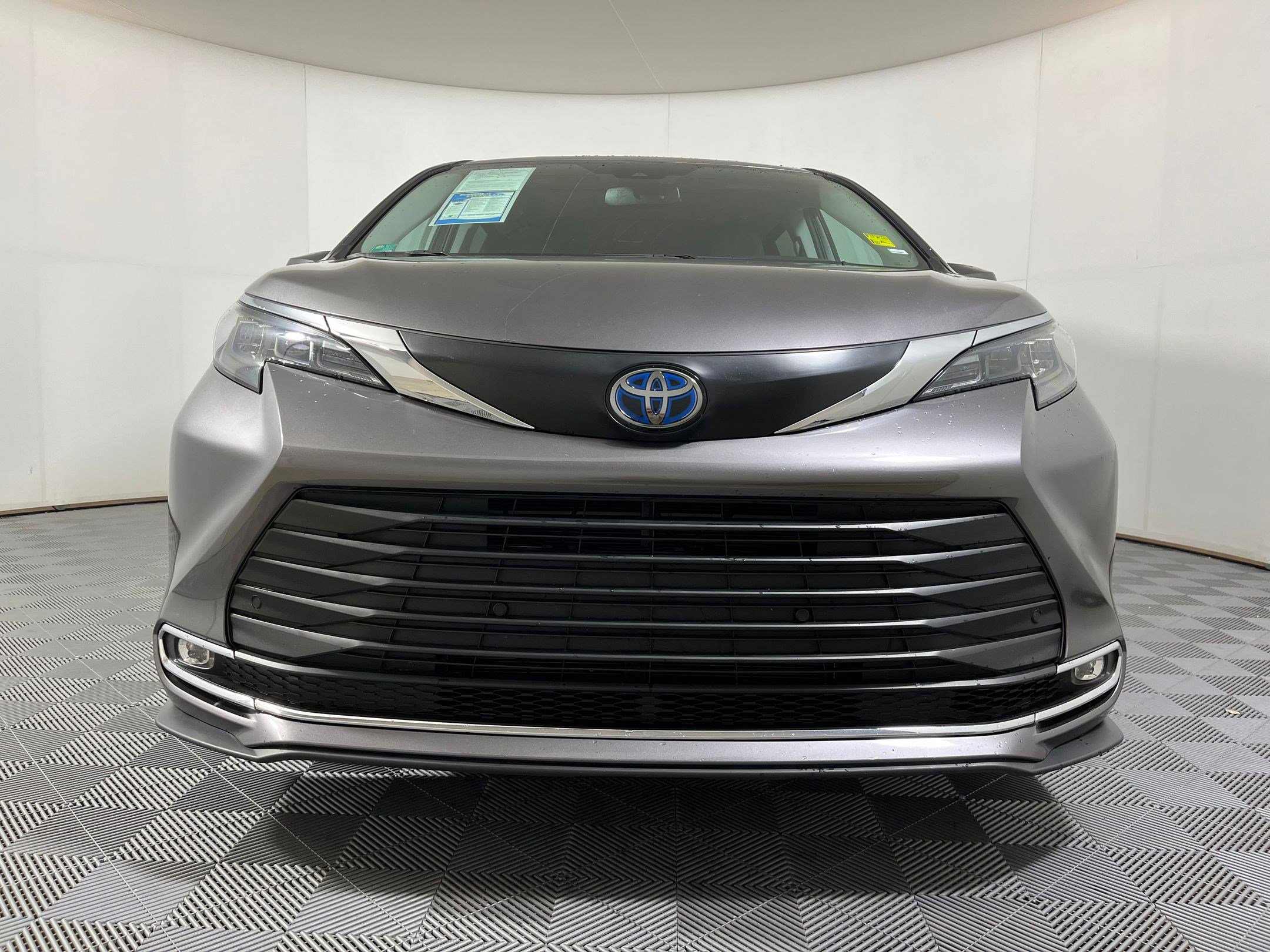 2024 Toyota Sienna XLE photo 4