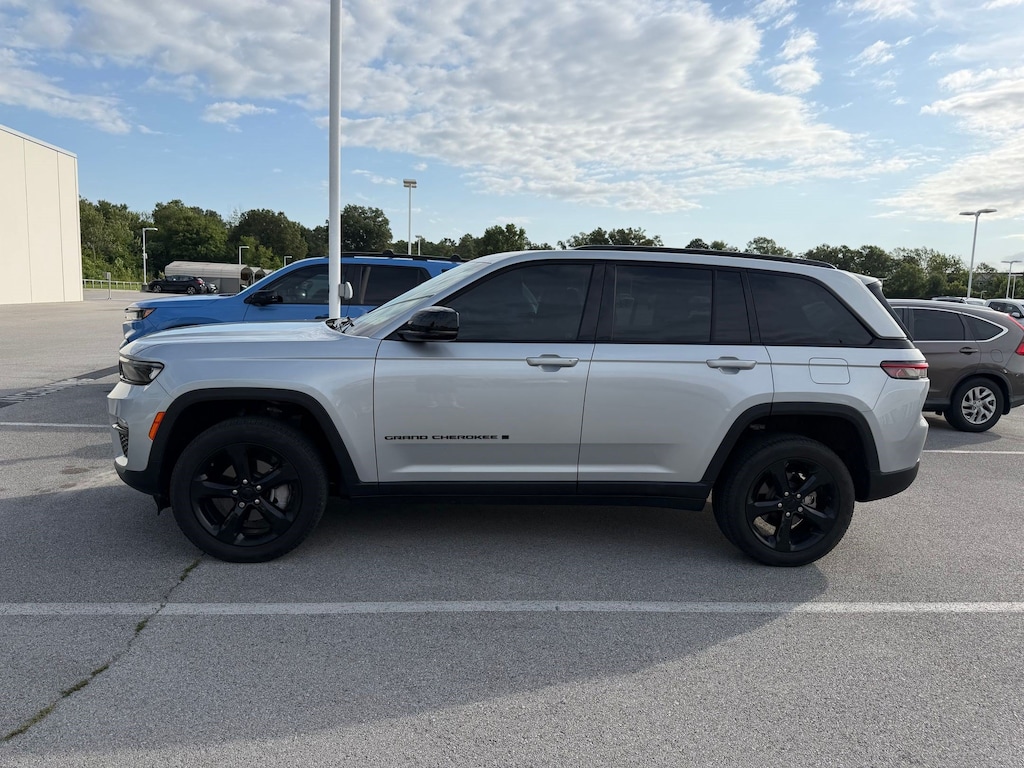 Used 2023 Jeep Grand Cherokee Limited SUV
