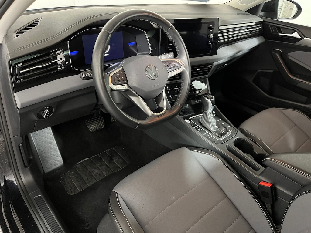 Used 2025 Volkswagen Jetta SE Sedan