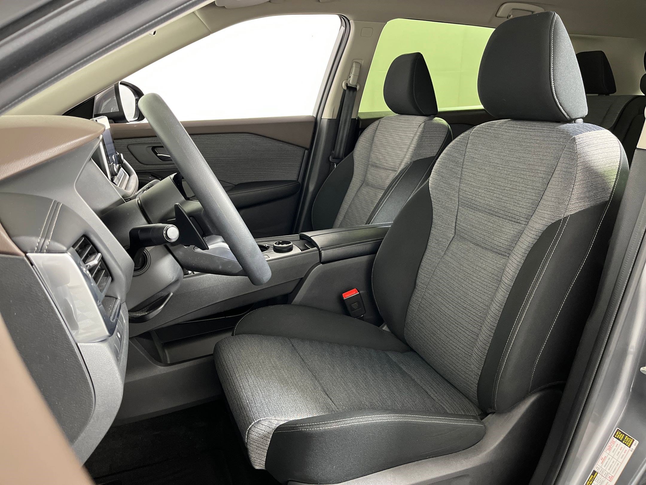 2023 Nissan Rogue SV photo 4