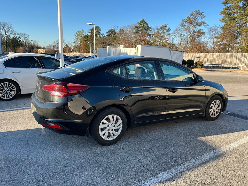 Used 2020 Hyundai Elantra SE Sedan