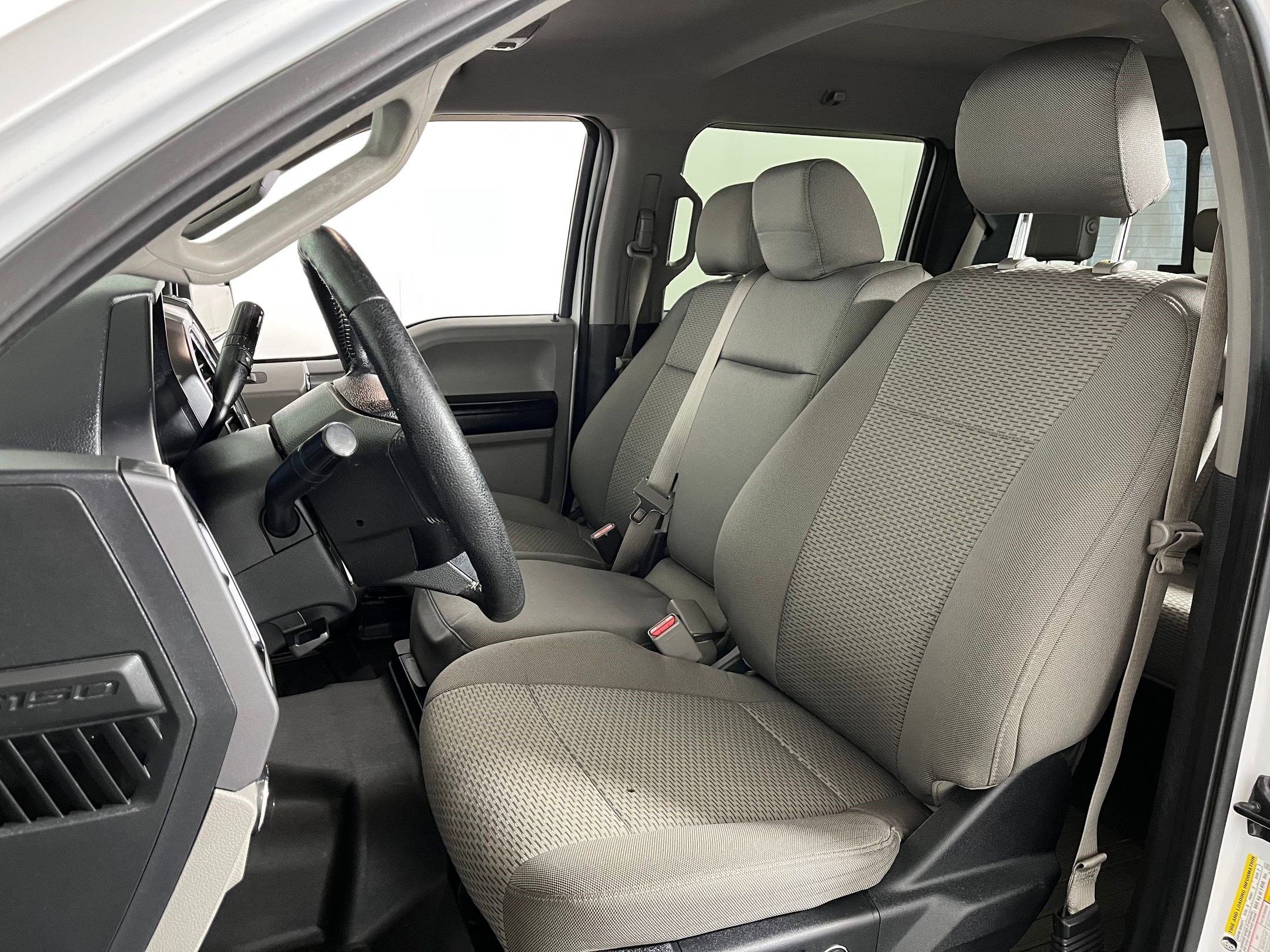 2015 Ford F-150 XLT photo 3