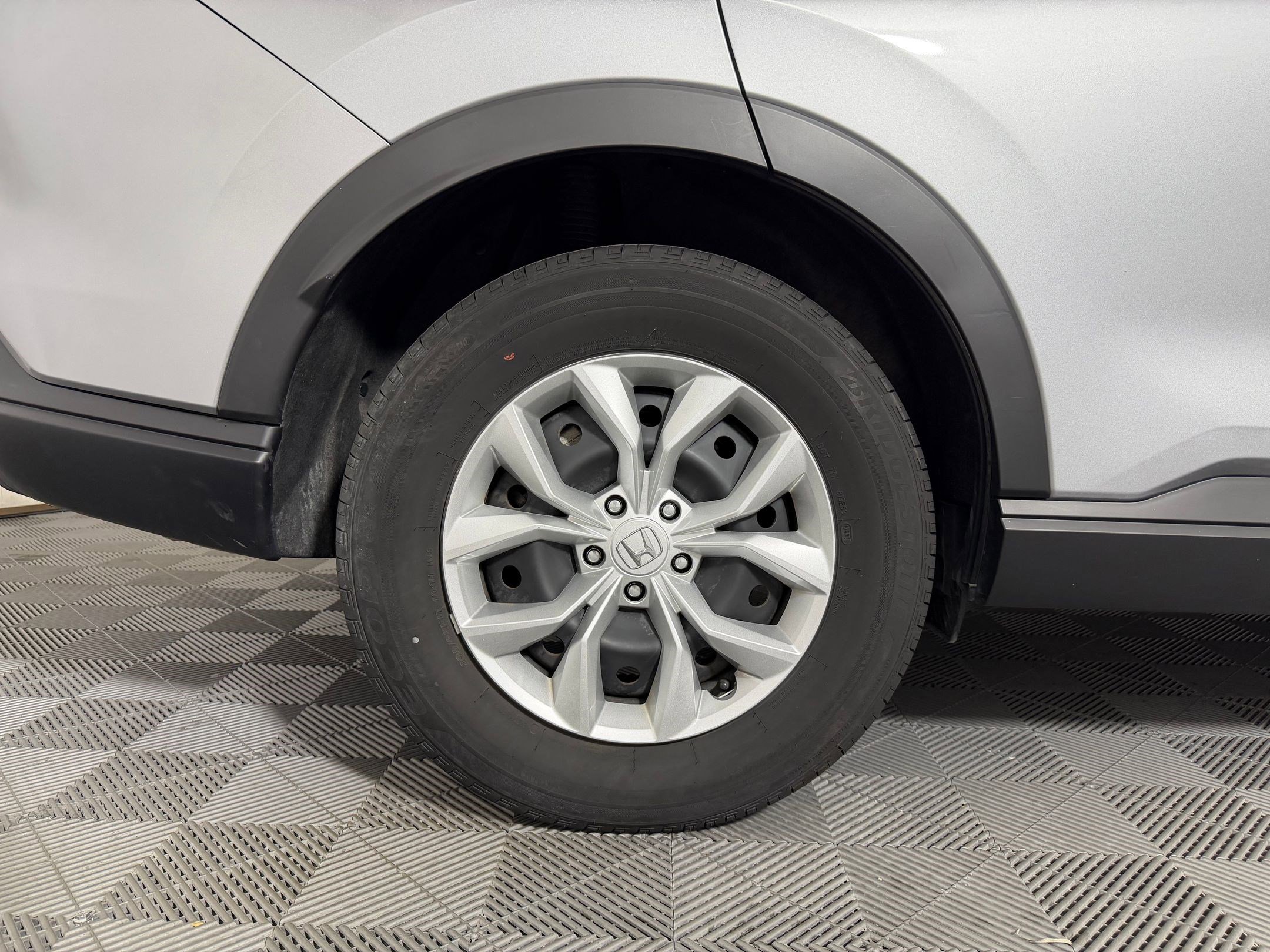 2025 Honda CR-V LX - Photo 18
