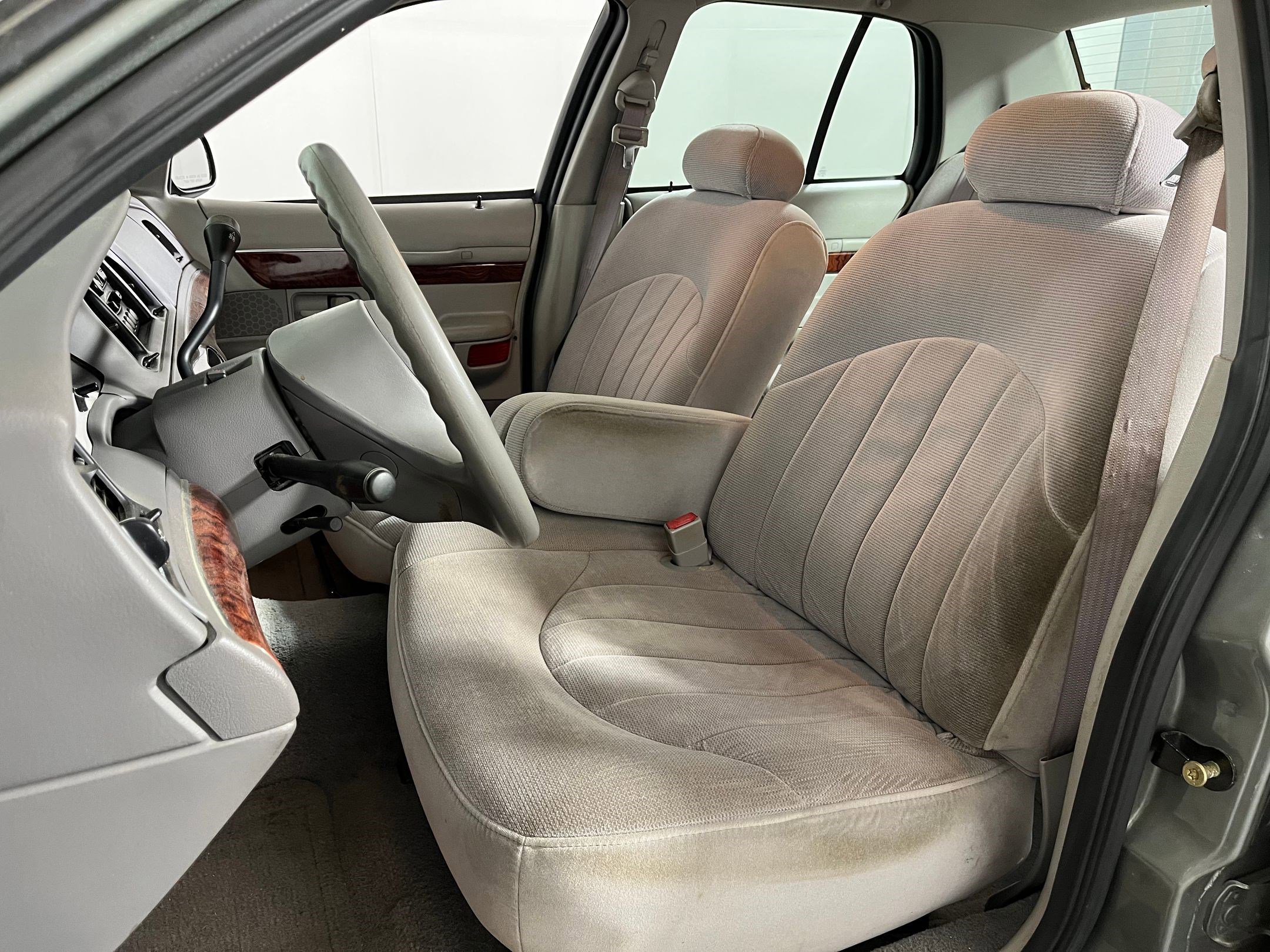 2001 Mercury Grand Marquis GS photo 4