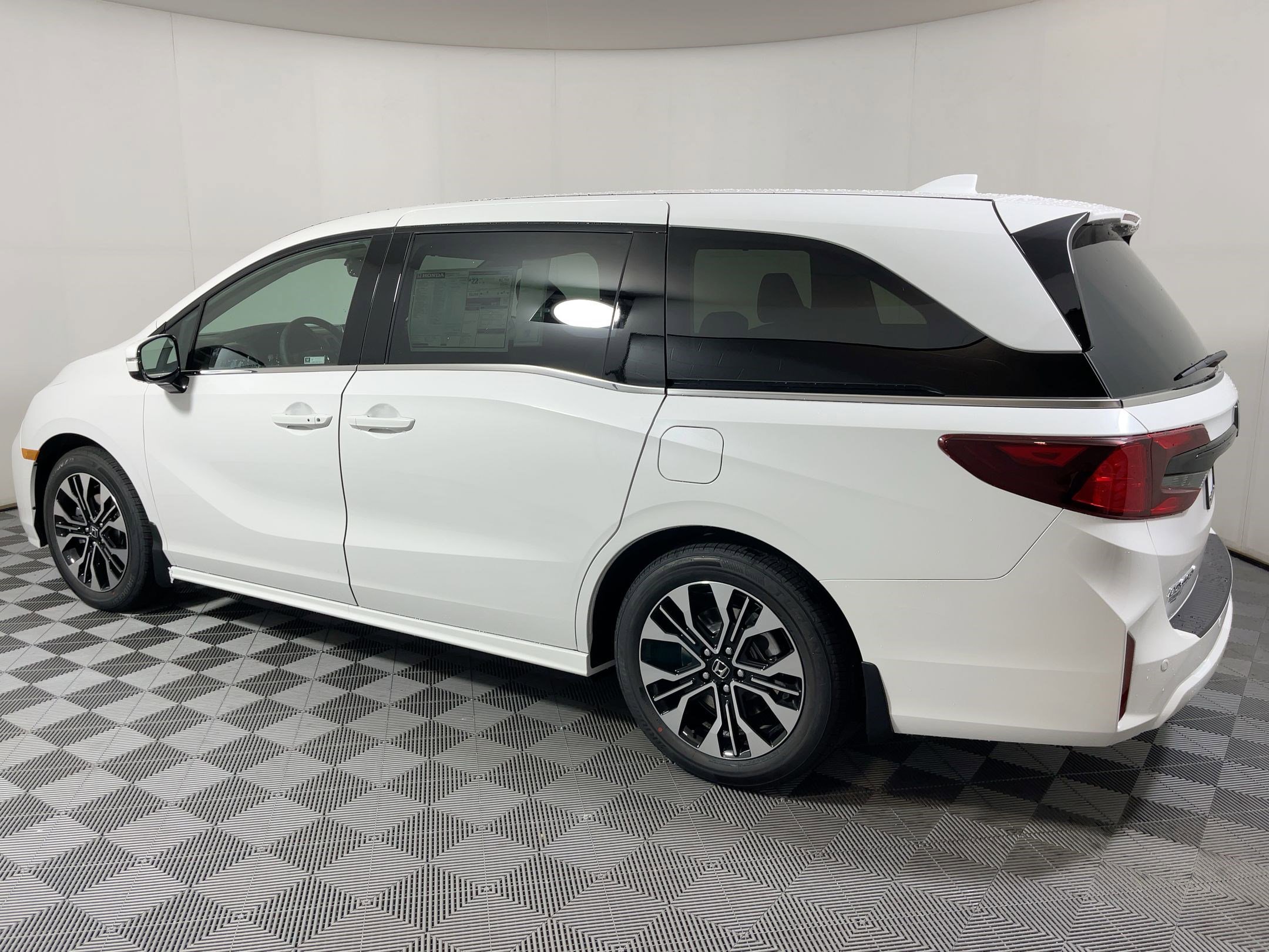2026 Honda Odyssey Elite photo 2