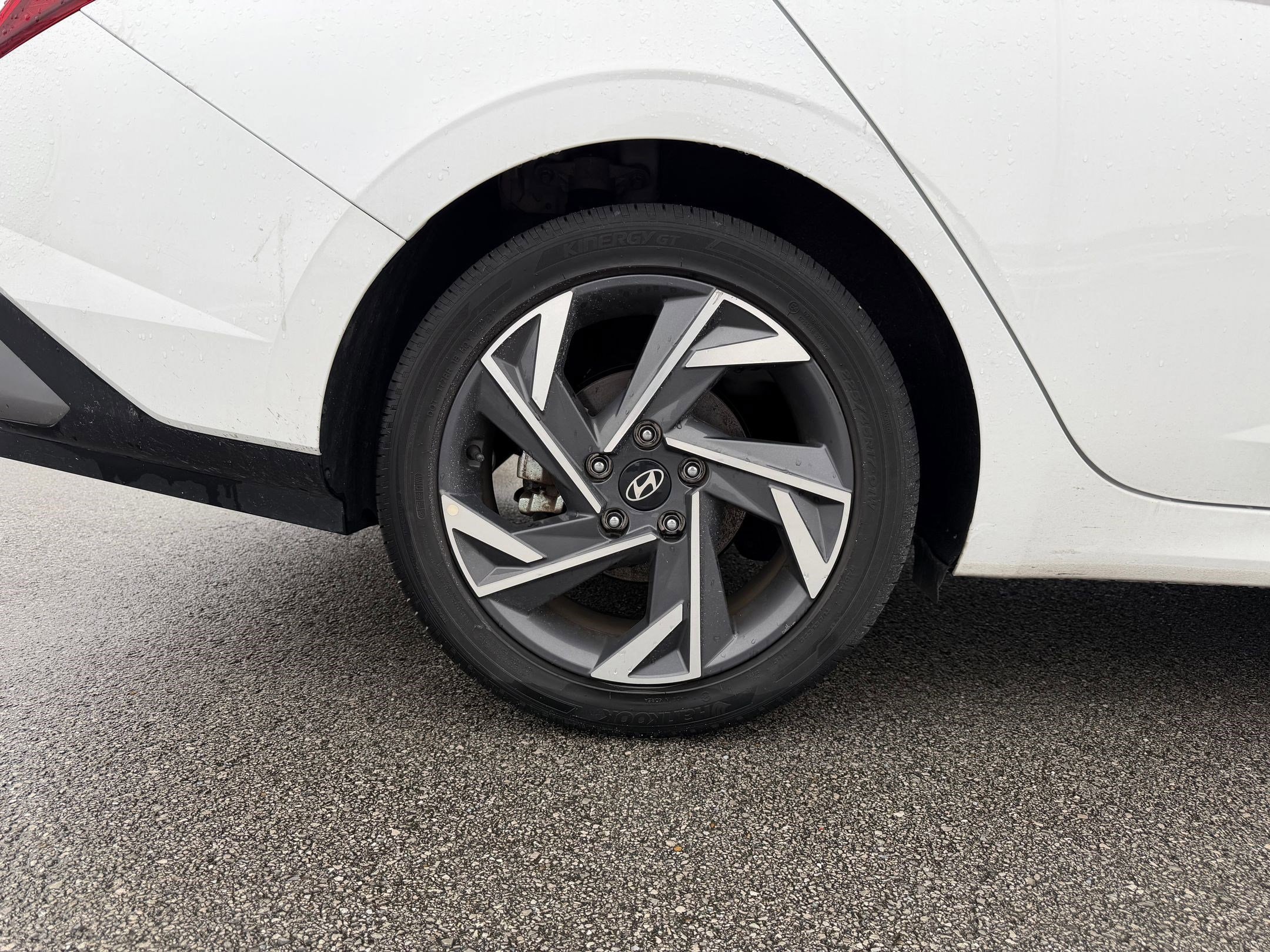 2025 Hyundai Elantra Limited - Photo 9