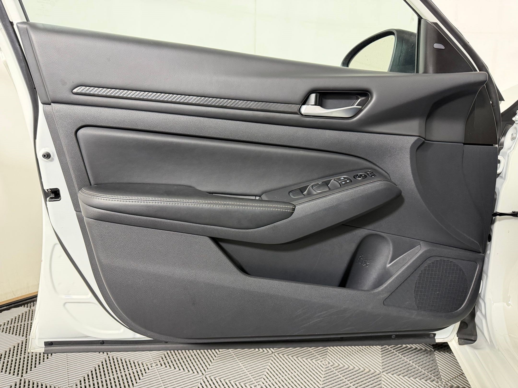 2025 Nissan Altima SV - Photo 23