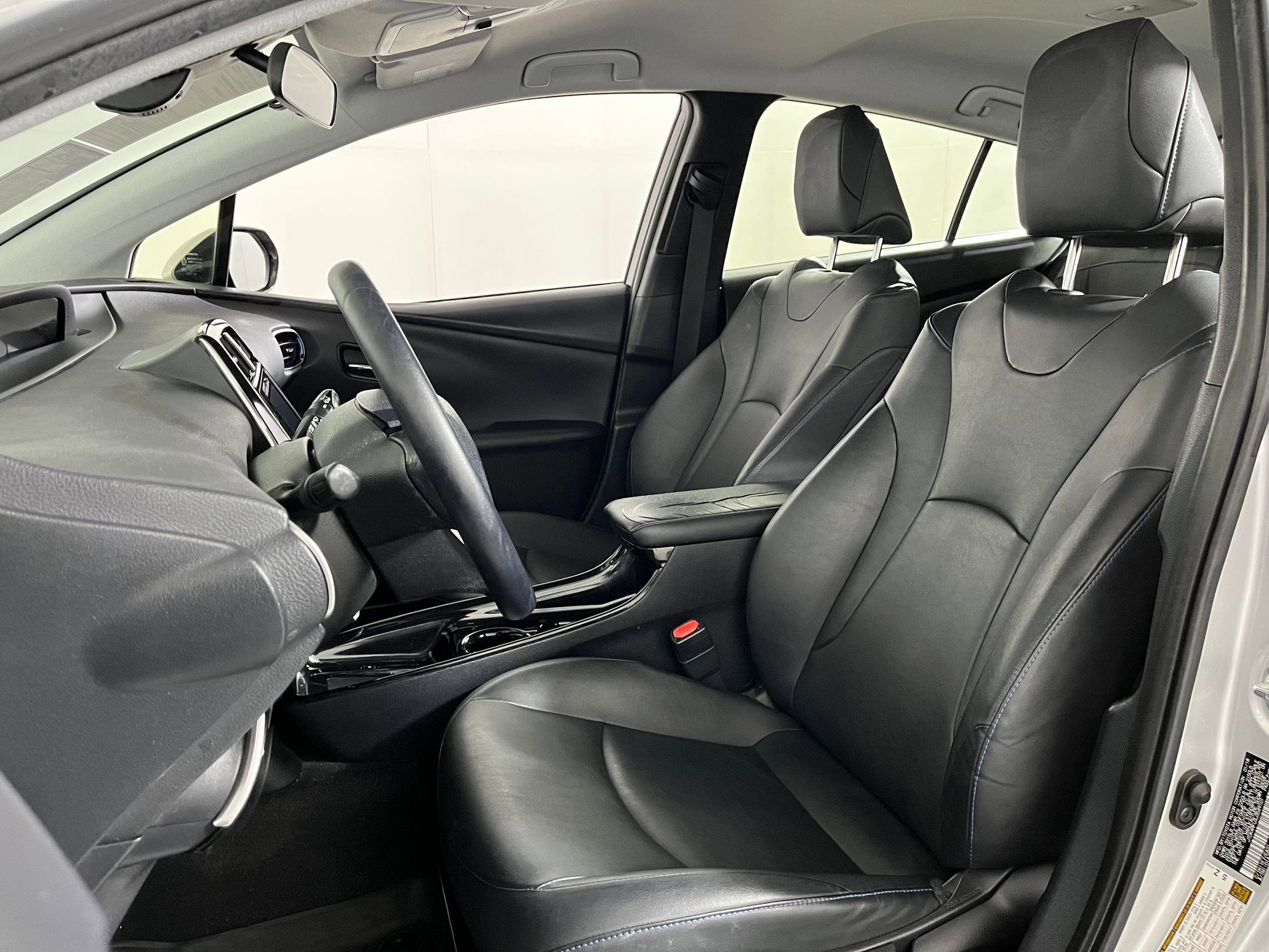 2018 Toyota Prius Two photo 4