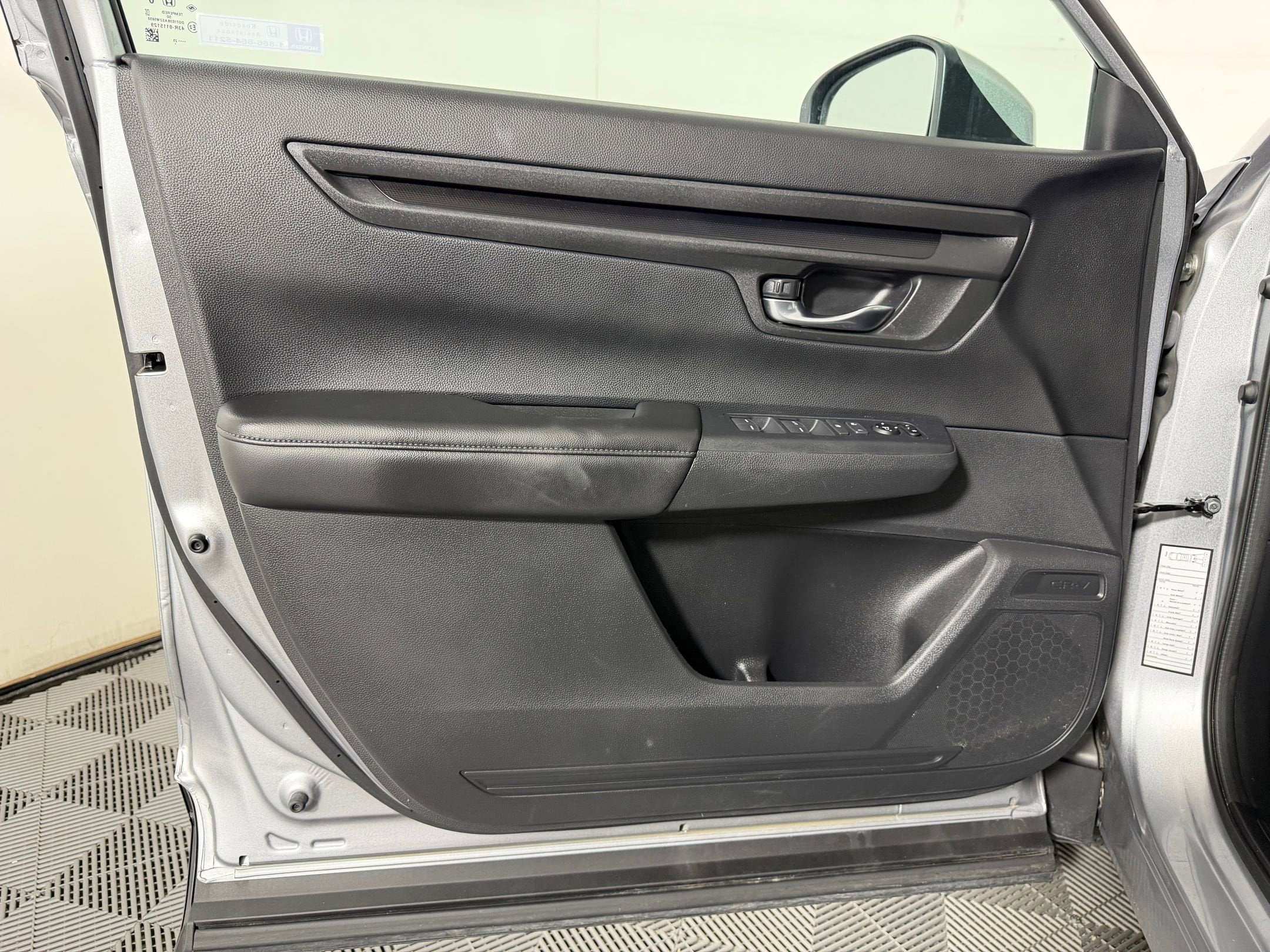 2025 Honda CR-V LX - Photo 17