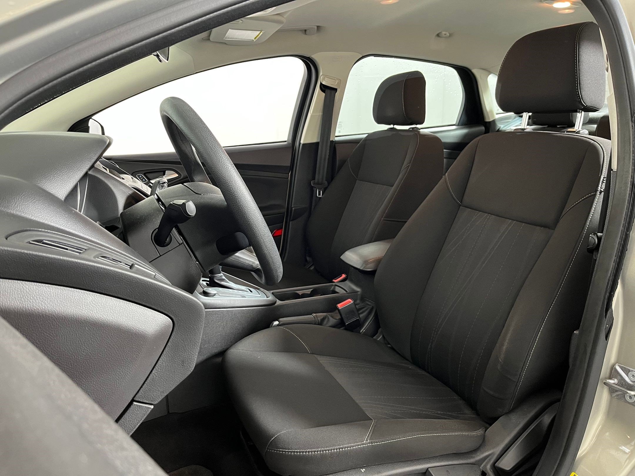 2015 Ford Focus SE photo 3