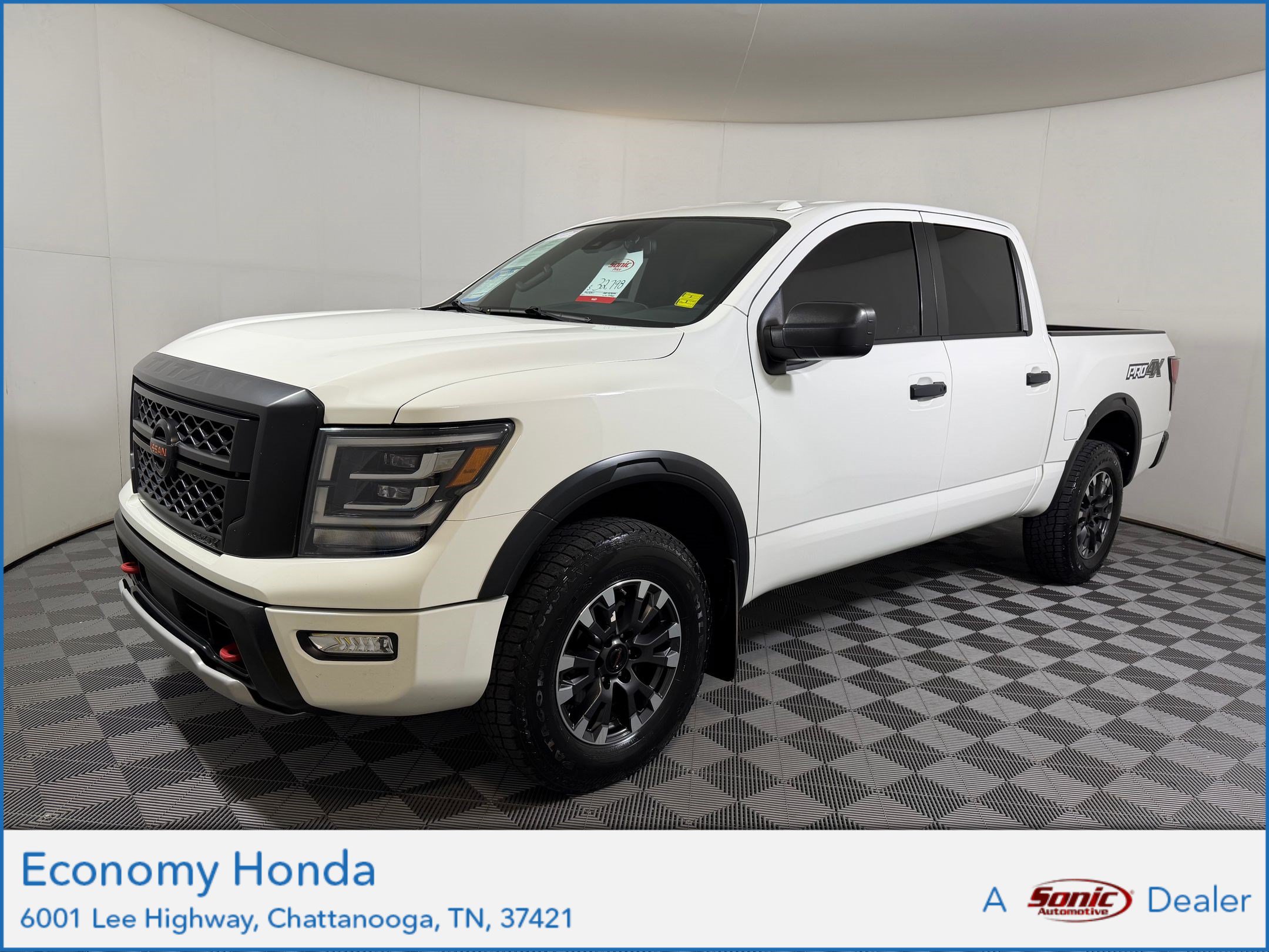 Titan PRO-4X Truck Crew Cab