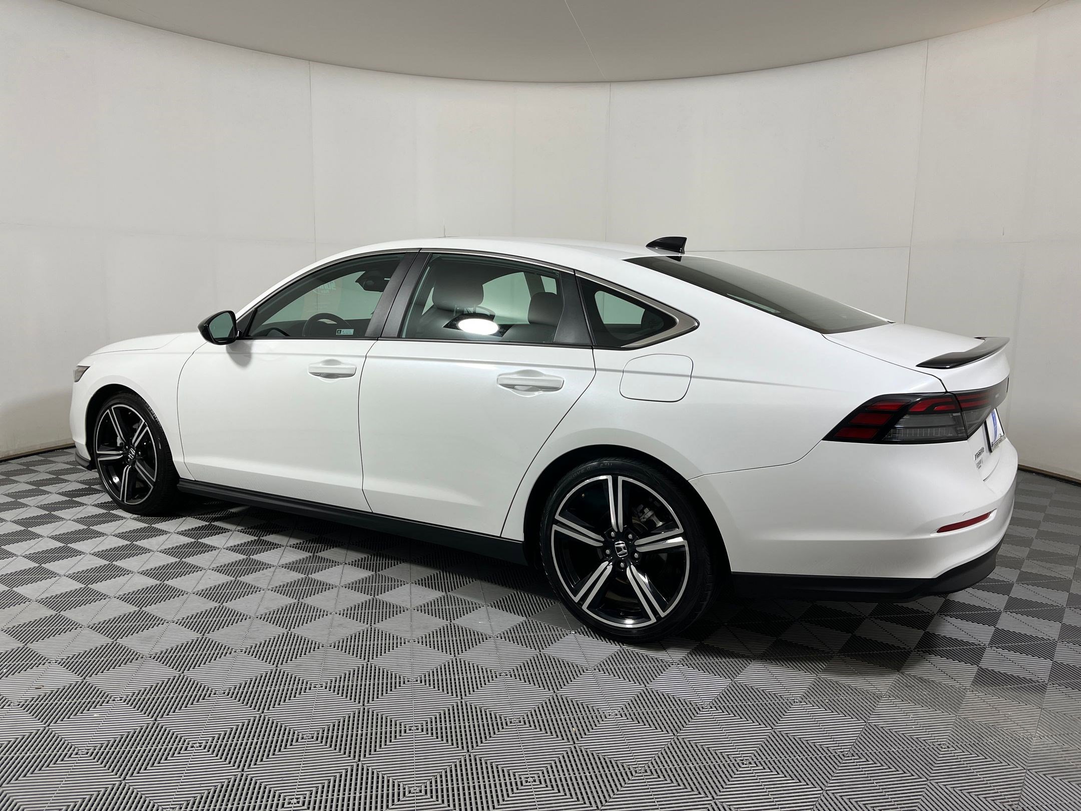 2024 Honda Accord Hybrid Sport photo 2