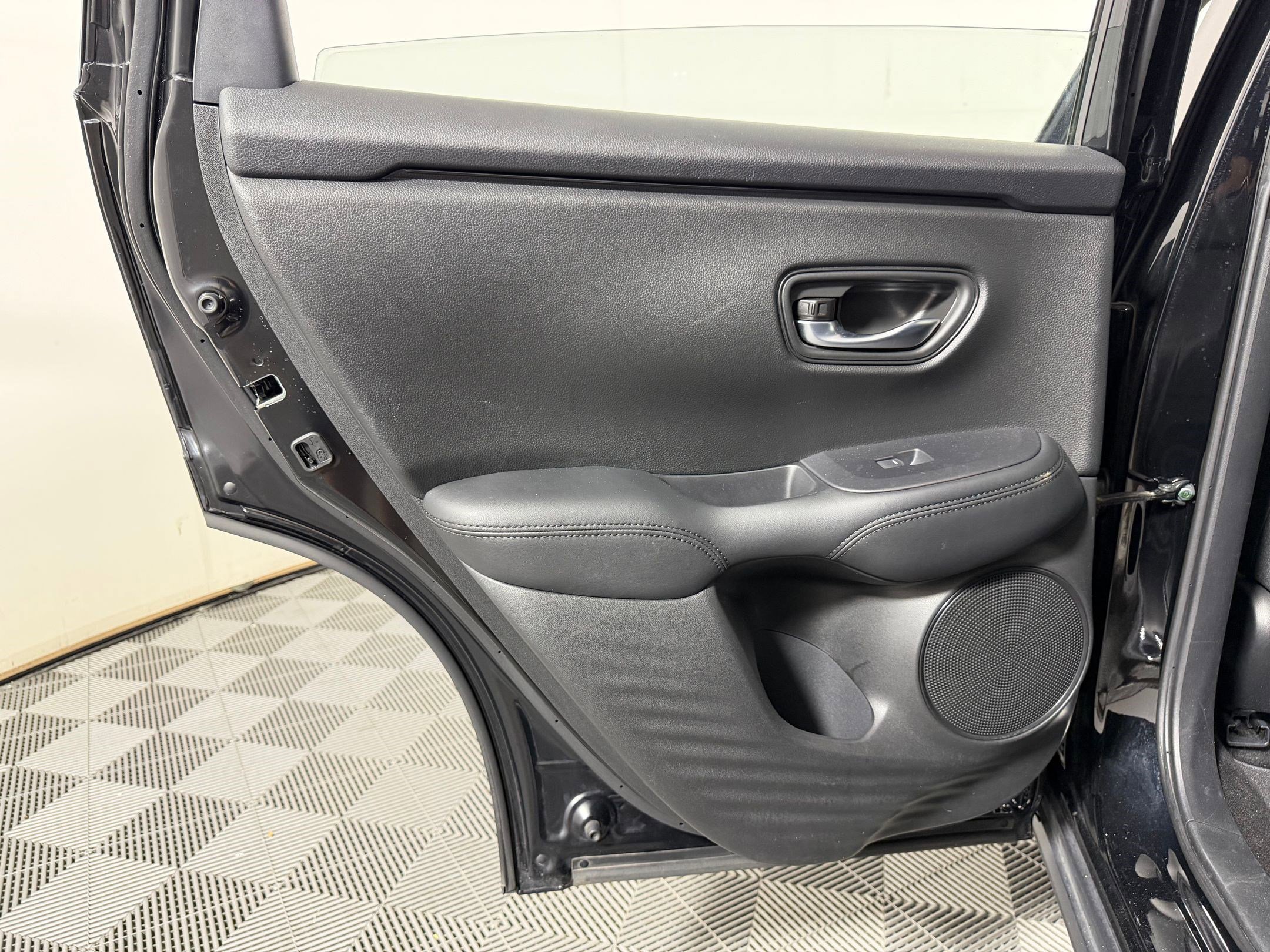 2025 Honda HR-V LX - Photo 24